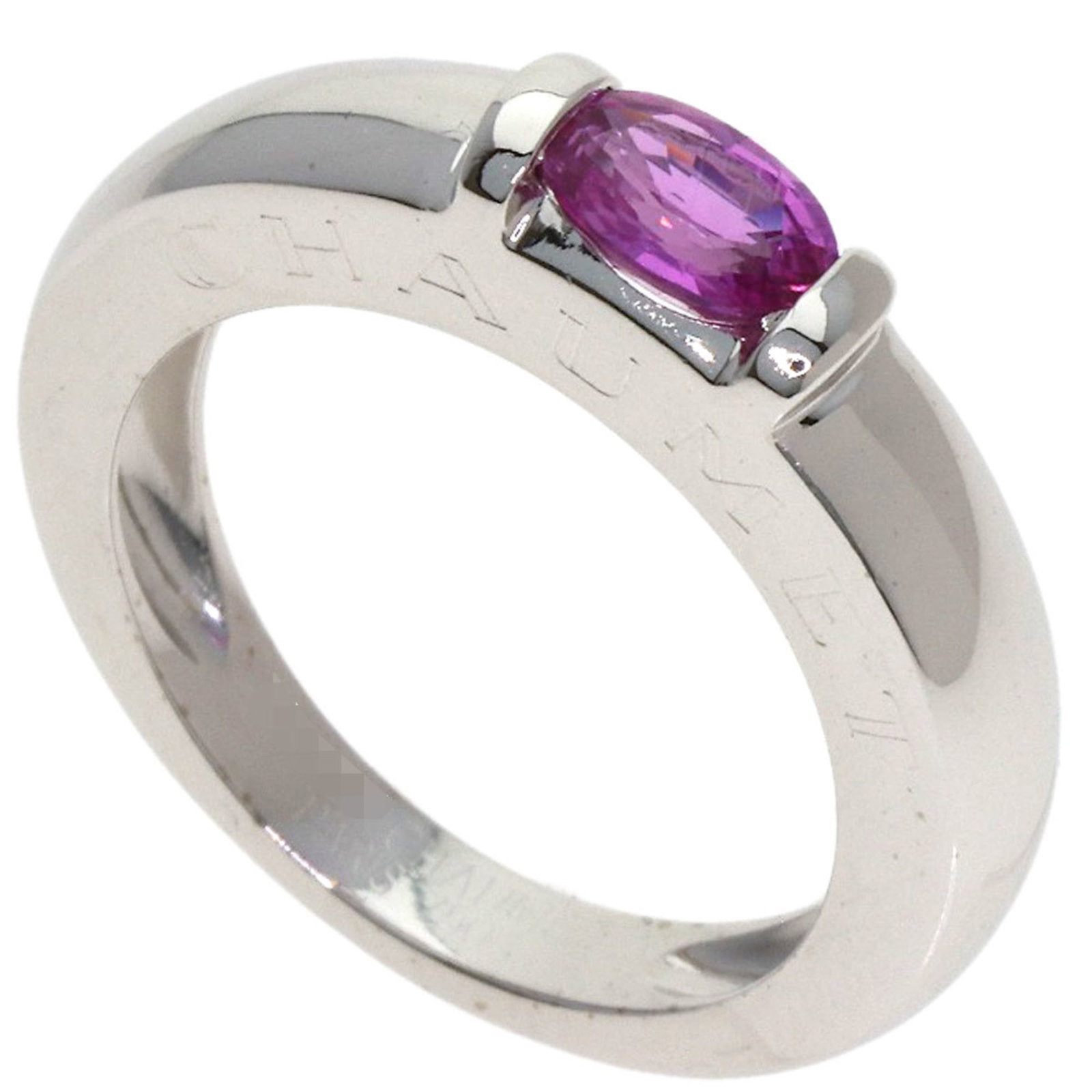 Chaumet Band Ring White Gold (18K): Chaumet Band Ring White Gold (18K) Chaumet Band Ring White Gold (18K) features a beautiful sapphire stone set in an 18k white gold band, crafted with attention to detail. The ring has been well-loved 
