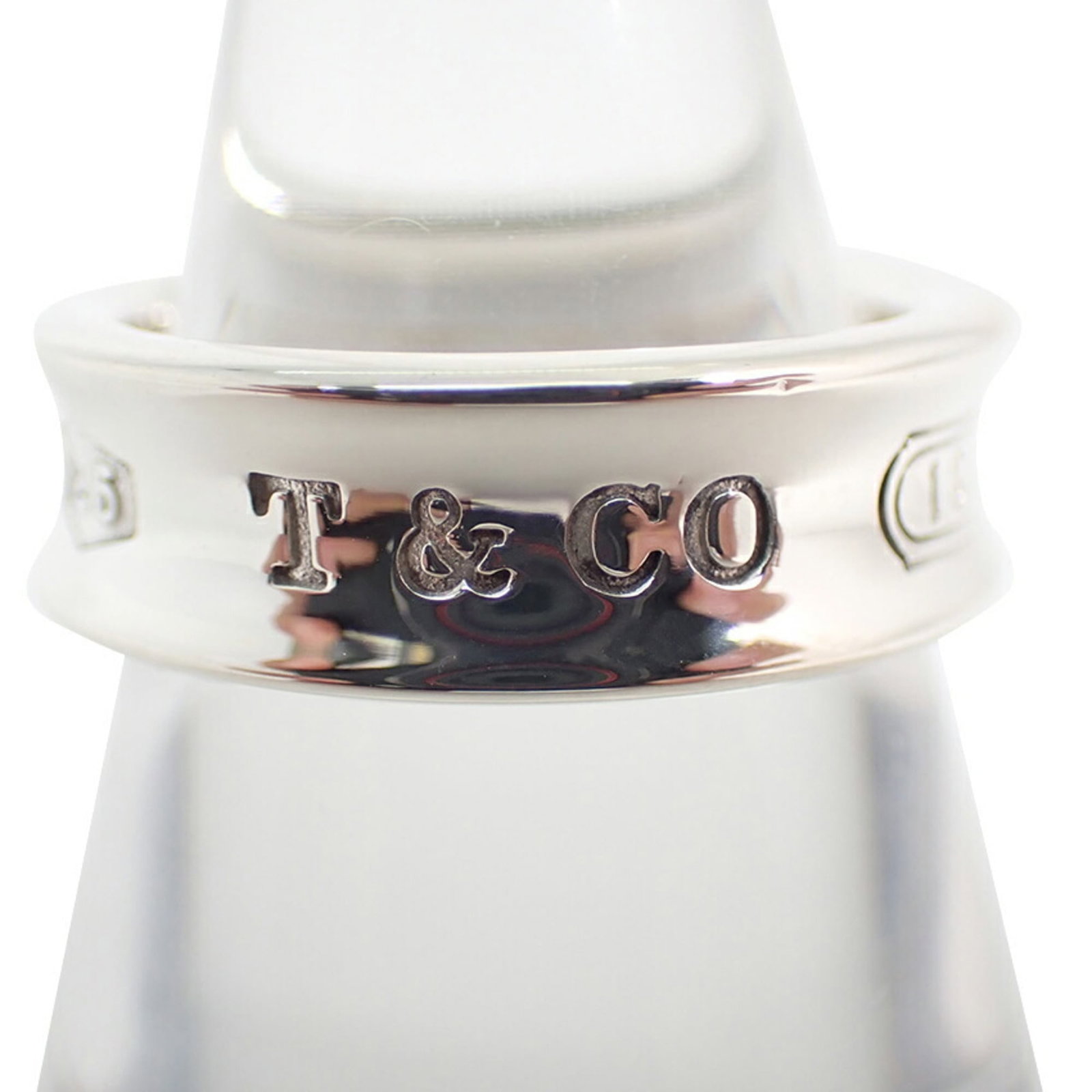 Sterling Silver Ring Tiffany Band: Sterling Silver Ring Tiffany Band Sterling silver ring with Tiffany band design, made from high-quality 925 material. This used item shows hardly any signs of wear and is in like new condition,