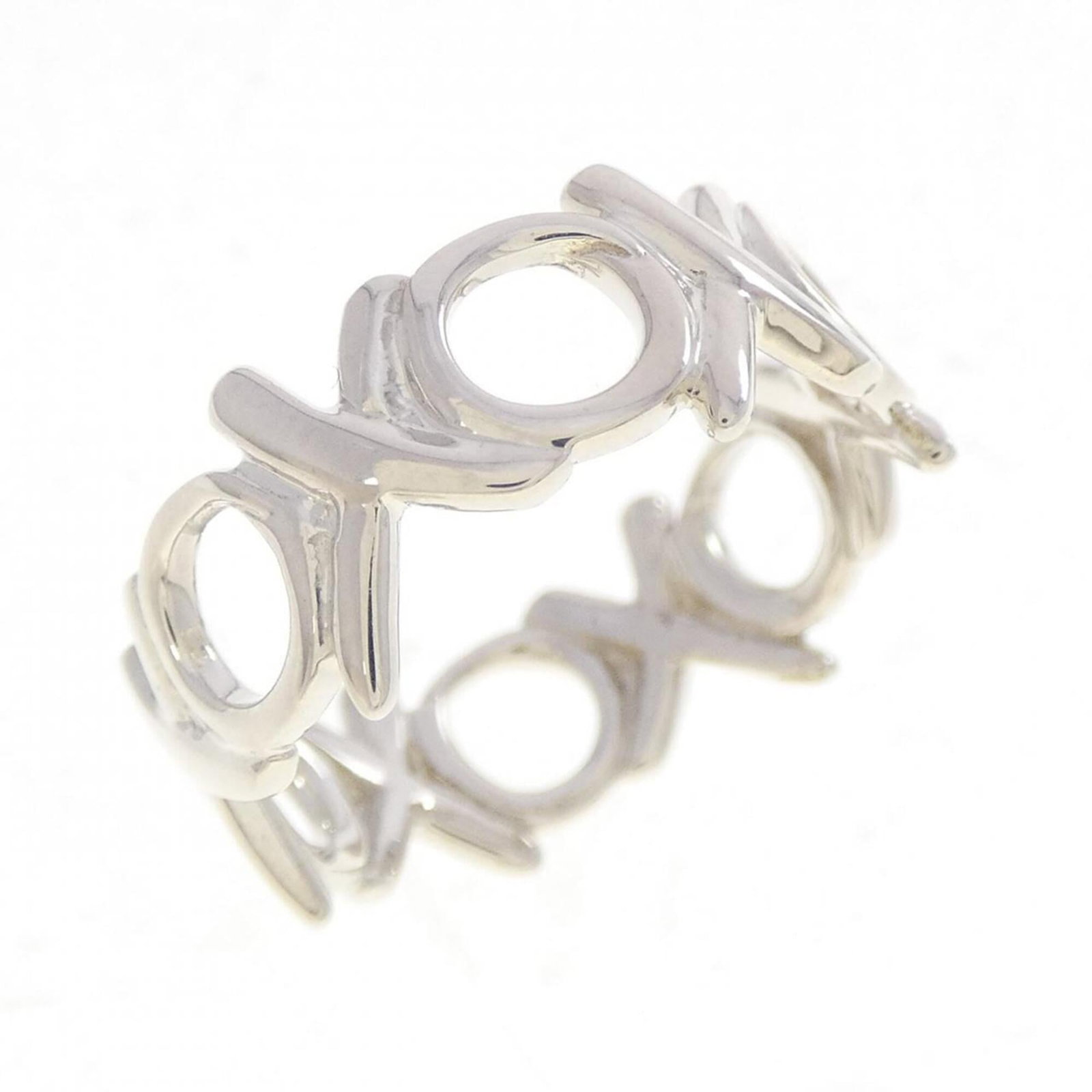 Tiffany Band Ring Silver 925: Tiffany Band Ring Silver 925 Silver 925 Tiffany band ring with a sleek design, crafted from high-quality silver. This used item has hardly any traces of usage and is in like new condition, making it