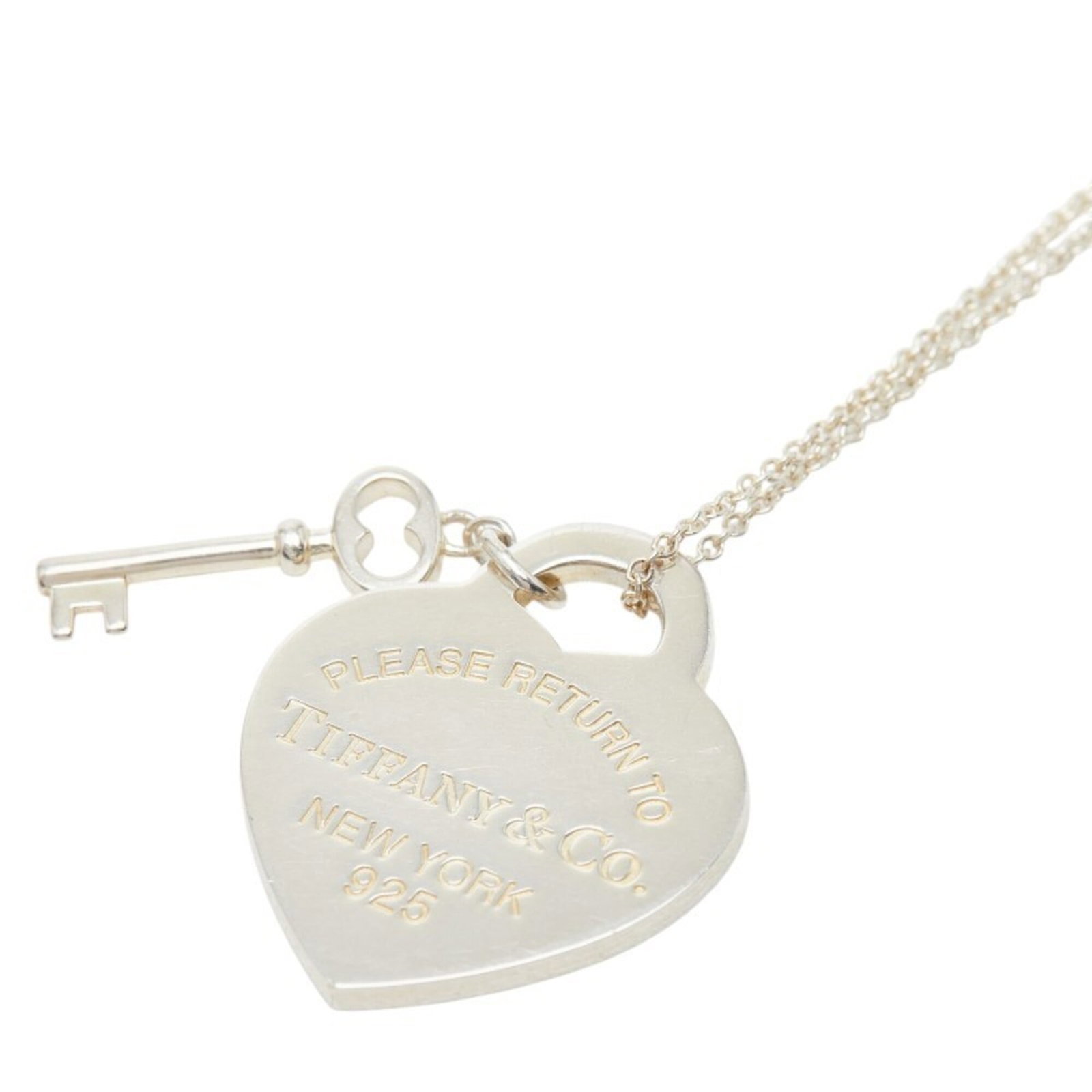 Tiffany & Co. Return To Heart Tag Key Pendant Necklace 60014063 Sv925 Silver Women'S Tiffany&Co.: Tiffany & Co. Return To Heart Tag Key Pendant Necklace 60014063 Sv925 Silver Women'S Tiffany&Co. Tiffany & Co. Return To Heart Tag Key Pendant Necklace features a beautiful silver 925 pendant with a