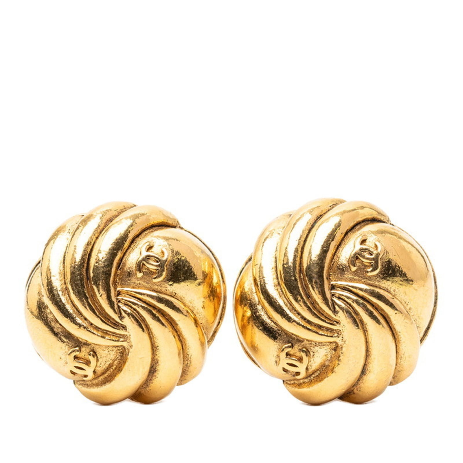 Chanel Clip Earrings: Chanel Clip Earrings Gold clip earrings from the iconic Chanel brand, bearing subtle traces of usage and minor scratches. These vintage earrings showcase the timeless elegance of the classic design. I