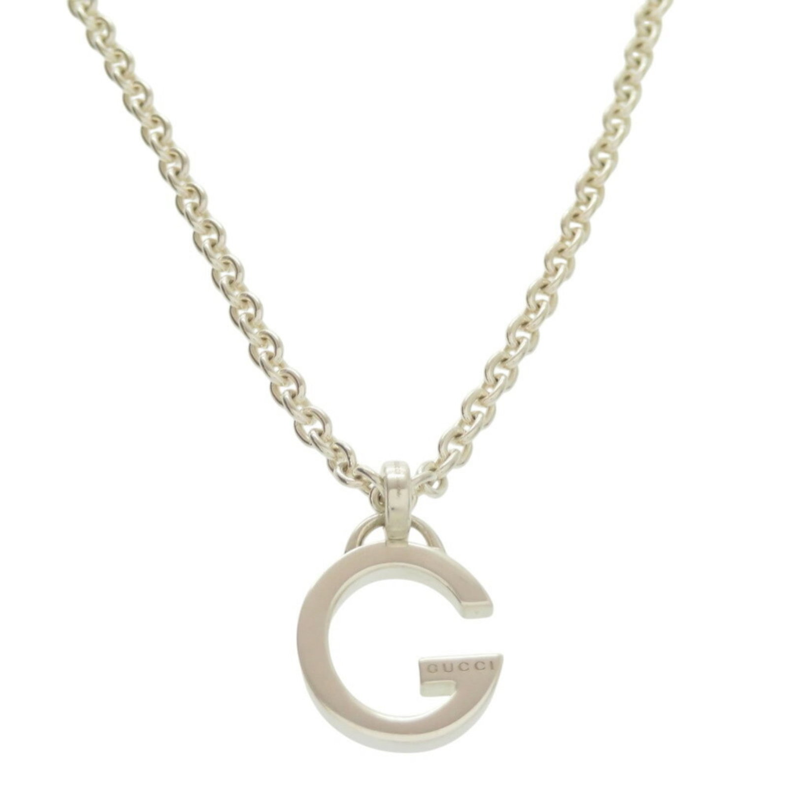 Gucci Silver 925 Necklace Gucci 0372: Gucci Silver 925 Necklace Gucci 0372 Silver 925 Gucci Necklace with Distinctive Design. This used Gucci necklace features a silver 925 material, measuring 45 cm in circumference and a pendant size of 