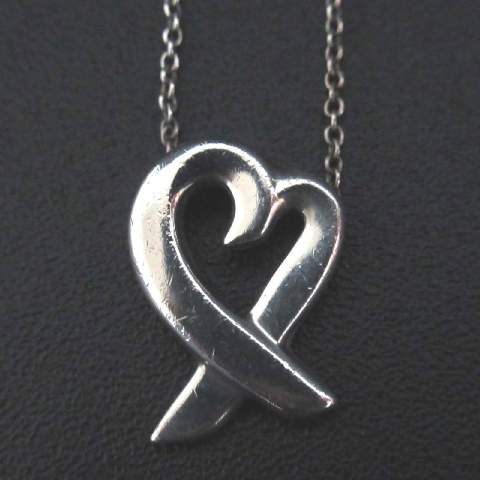 Tiffany and Co Paloma Picasso Loving Heart Necklace in 925 Sv silver for women: Tiffany and Co Paloma Picasso Loving Heart Necklace in 925 Sv silver for women Tiffany and Co's Paloma Picasso Loving Heart Necklace in 925 sterling silver shines with elegant simplicity. This