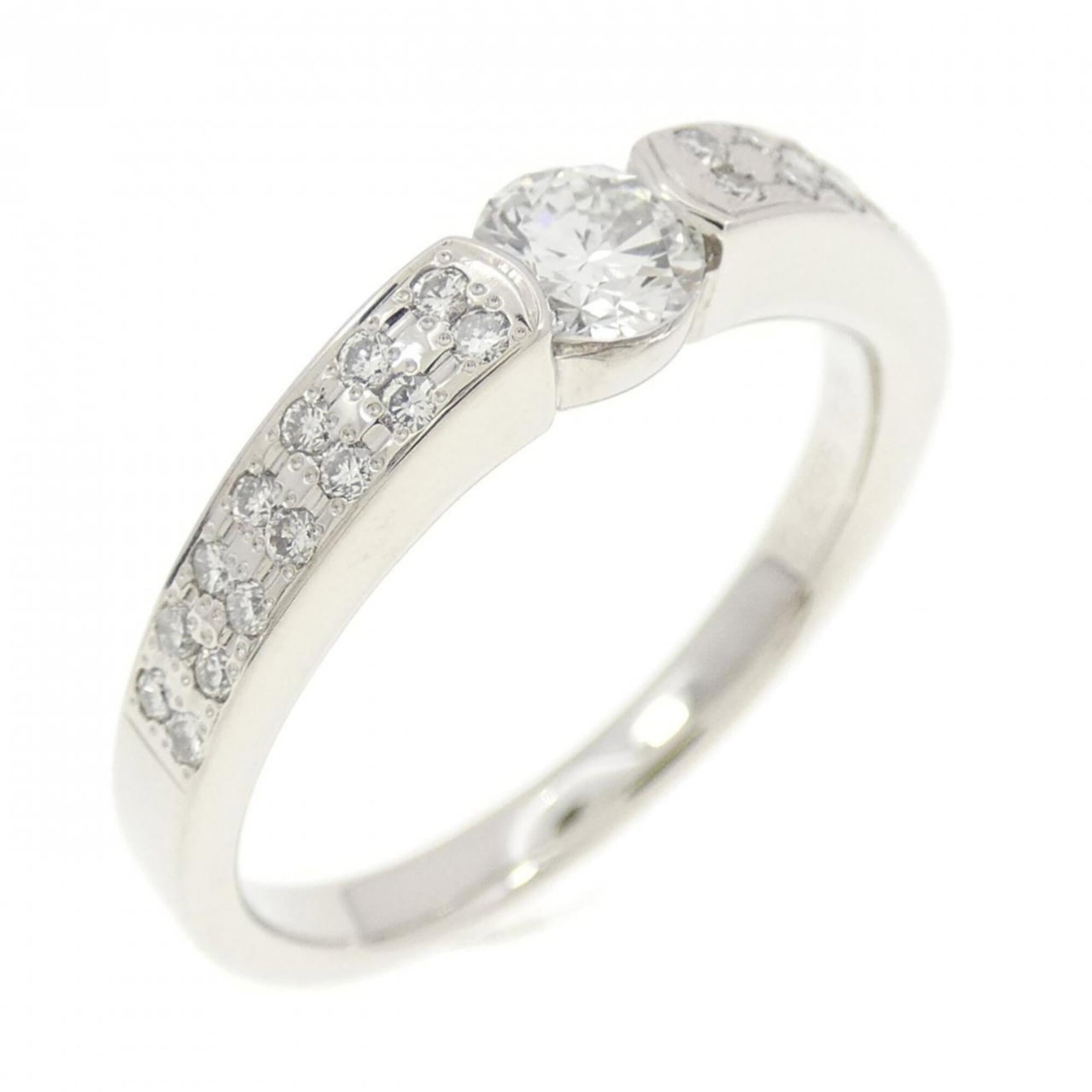 Aoyama Band Ring Platinum Vendome: Aoyama Band Ring Platinum Vendome Platinum Vendome's Aoyama Band Ring boasts a sleek, modern design with a diamond stone set in platinum. The ring features a classic band style and a comfortable fit,