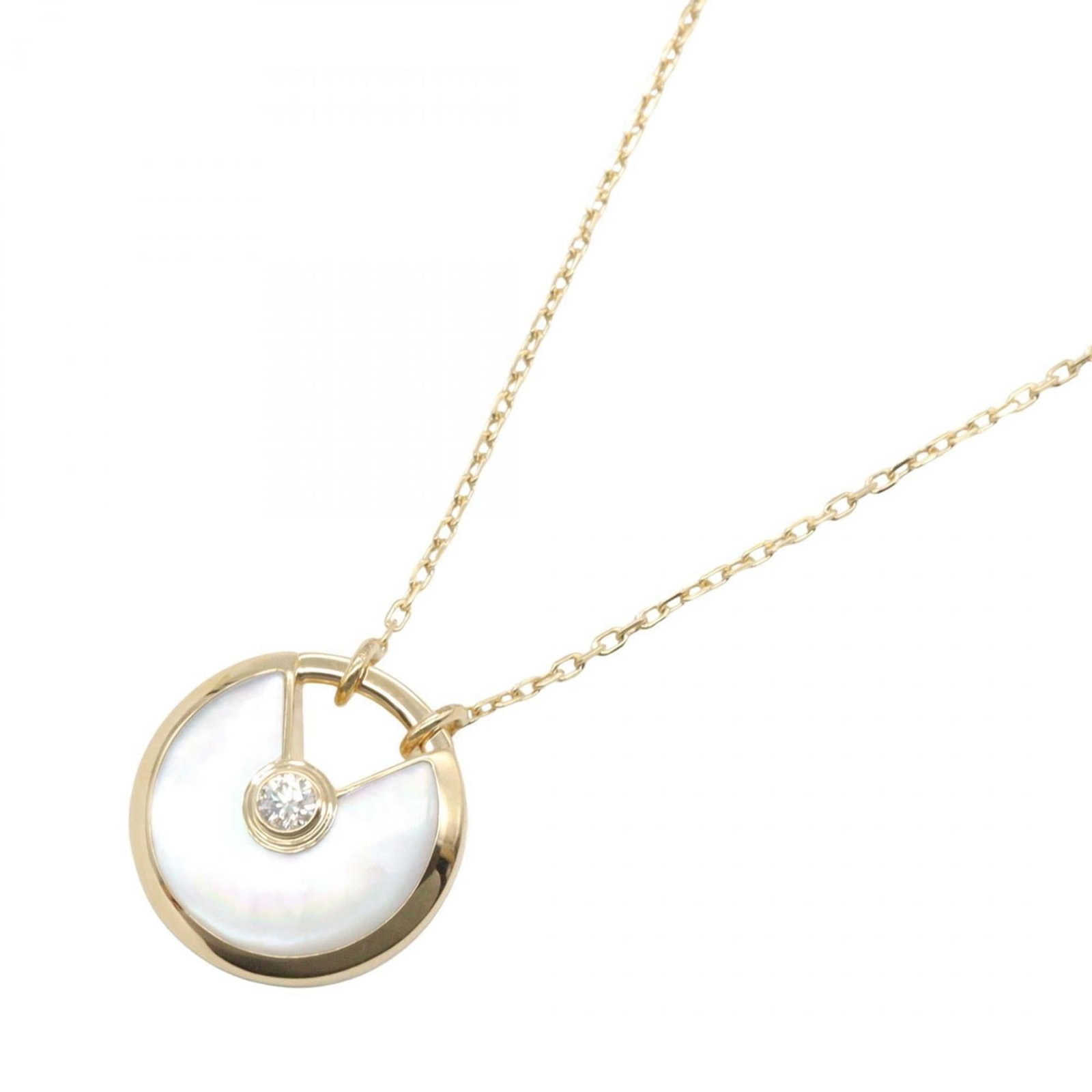 Cartier Amulet Mother-Of-Pearl 1Pd Necklace 18K Yellow Gold With Diamonds And Mother-Of-Pearl: Cartier Amulet Mother-Of-Pearl 1Pd Necklace 18K Yellow Gold With Diamonds And Mother-Of-Pearl Cartier's 18K yellow gold necklace boasts a striking combination of clear mother-of-pearl, diamonds, and