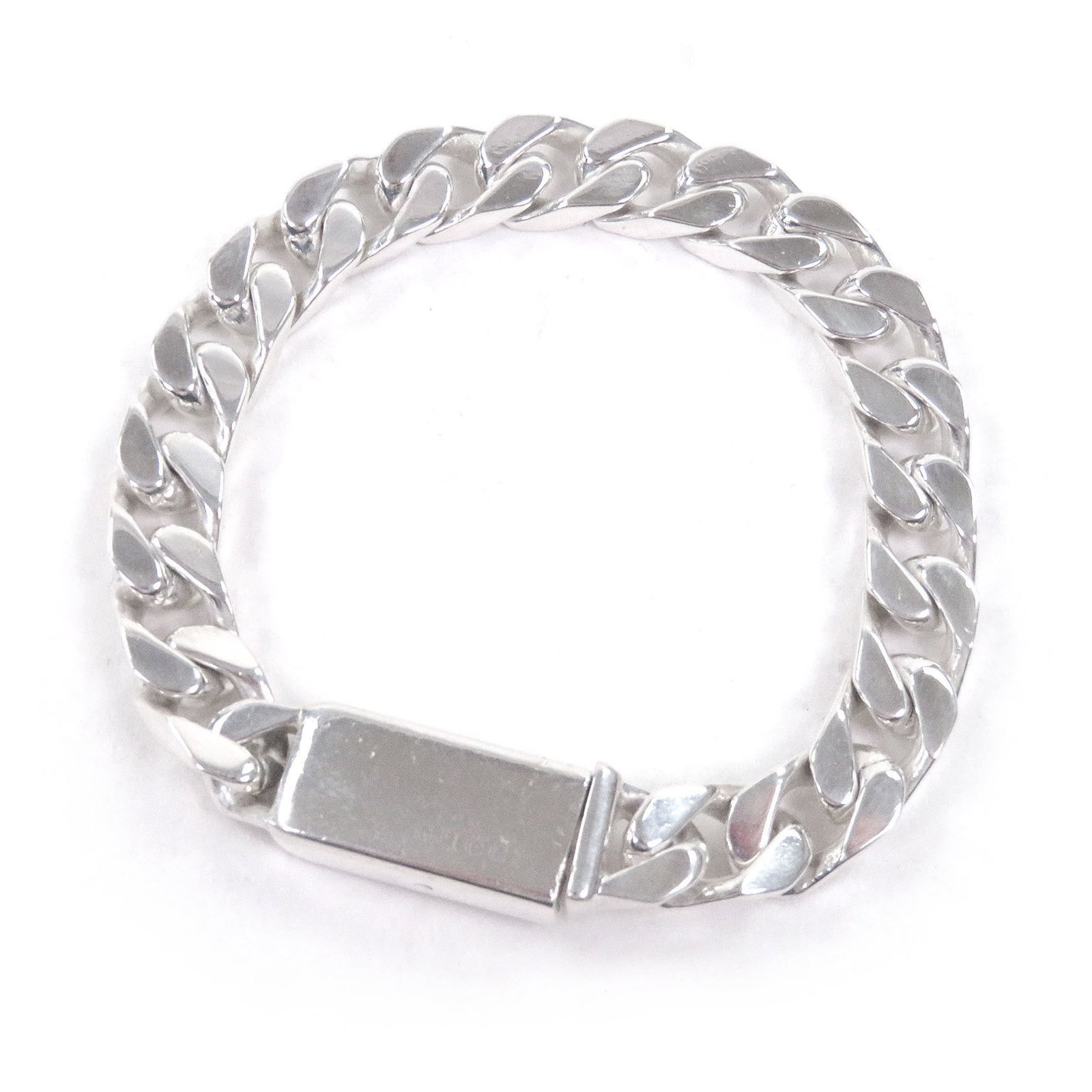 Gucci Charm Bracelet Silver 925: Gucci Charm Bracelet Silver 925 Silver 925 charm bracelet from Gucci, featuring a classic design with subtle signs of wear. The total length measures 18cm and showcases the silver material in its