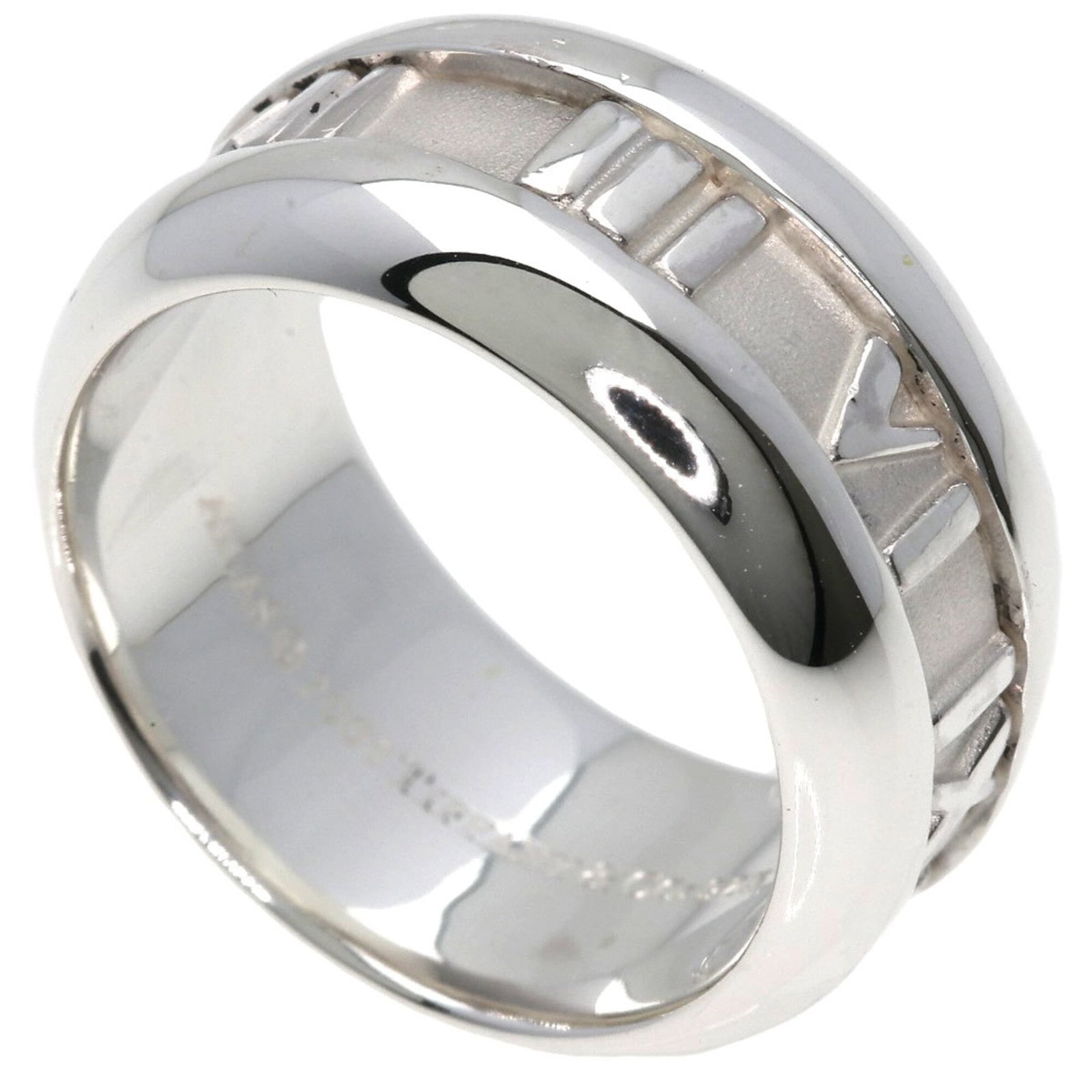 Tiffany Band Ring Silver 925: Tiffany Band Ring Silver 925 Silver 925 band ring from Tiffany, featuring a sleek design. Made from high-quality silver, this ring is in like new condition with hardly any signs of wear. A nice, used 