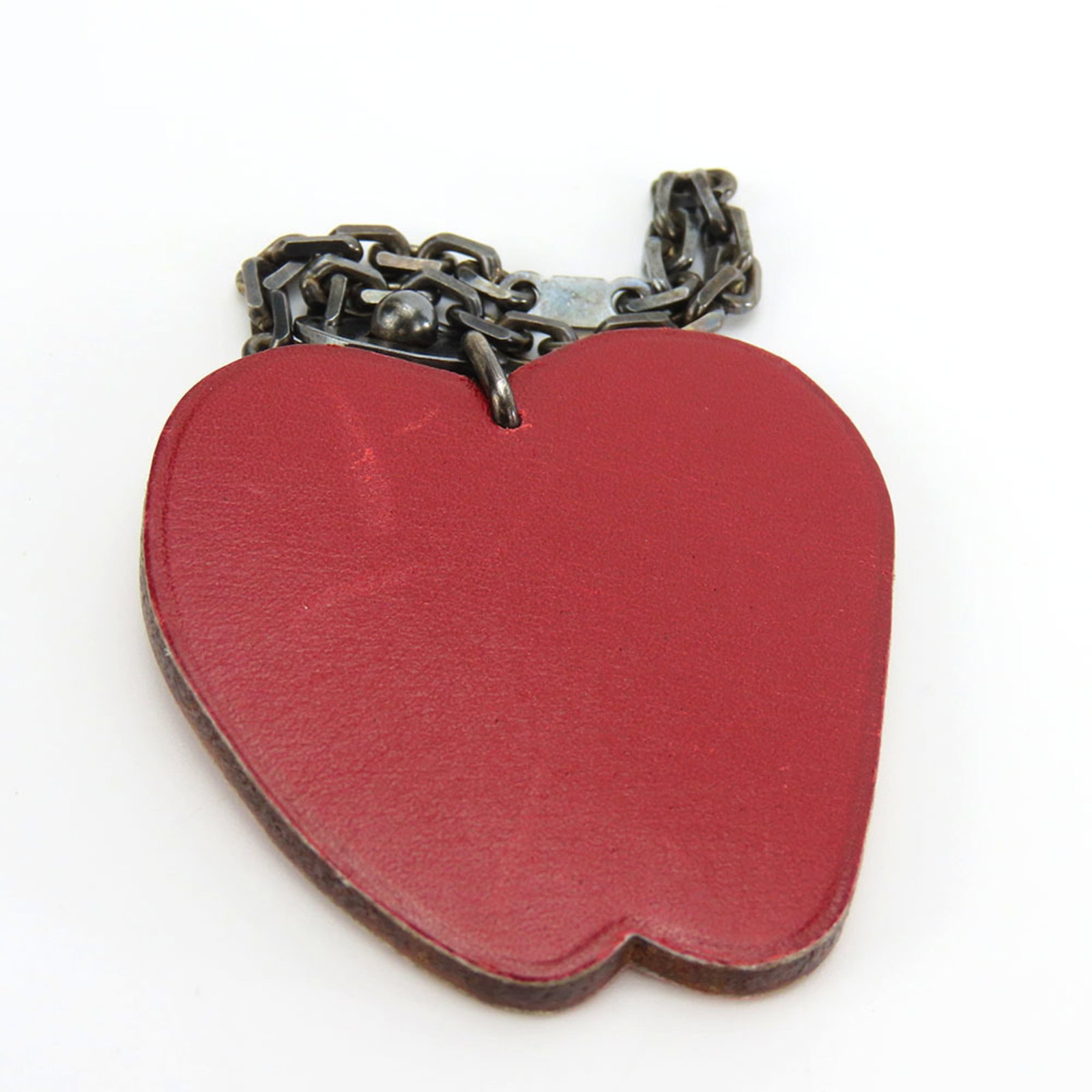 Hermes Handbag Leather Silver 925: Hermes Handbag Leather Silver 925 Silver-plated 925 charm adorns the iconic Hermes handbag, adding a touch of luxury to its classic design. The red leather bag measures 45mm x 45mm and features