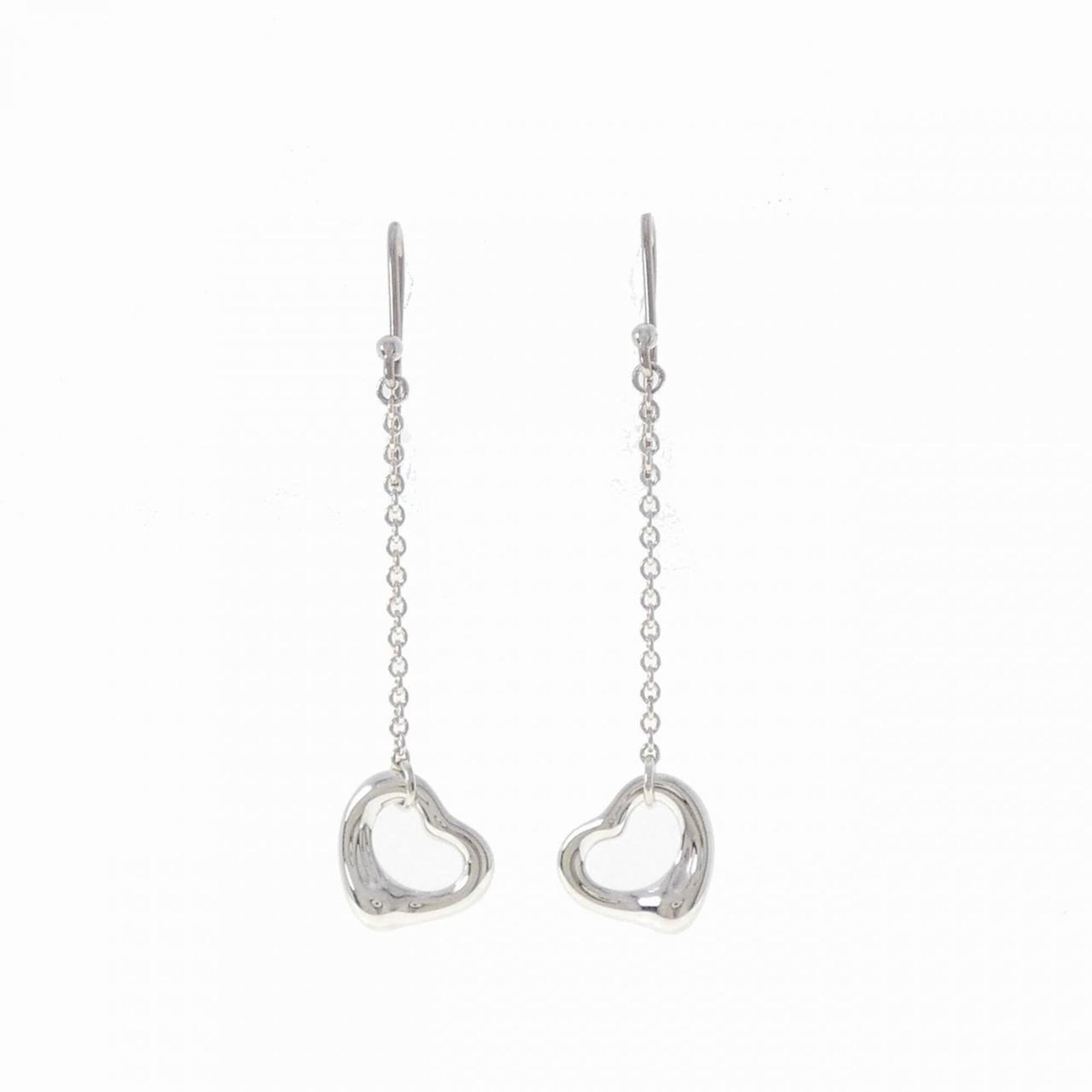 Drop earrings silver 925 by Tiffany: Drop earrings silver 925 by Tiffany Silver 925 by Tiffany drop earrings offer a sleek, sophisticated design. Made from high-quality silver, these earrings are a lovely addition to any jewelry collecti