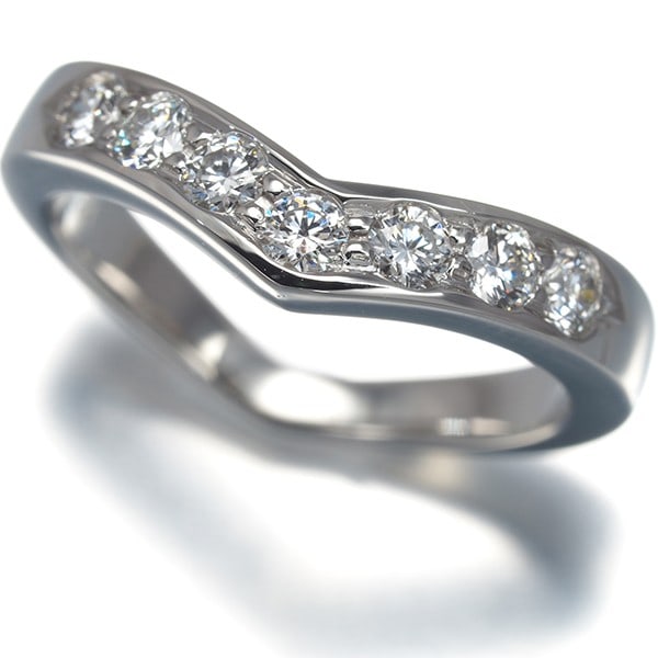 Tiffany&Co. Ring Diamond V Band Us5 950 Platinum: Tiffany&Co. Ring Diamond V Band Us5 950 Platinum Tiffany&Co.'s platinum ring features a natural diamond set in a V band design, crafted from 950 metal purity. This US5 size ring boasts a striking