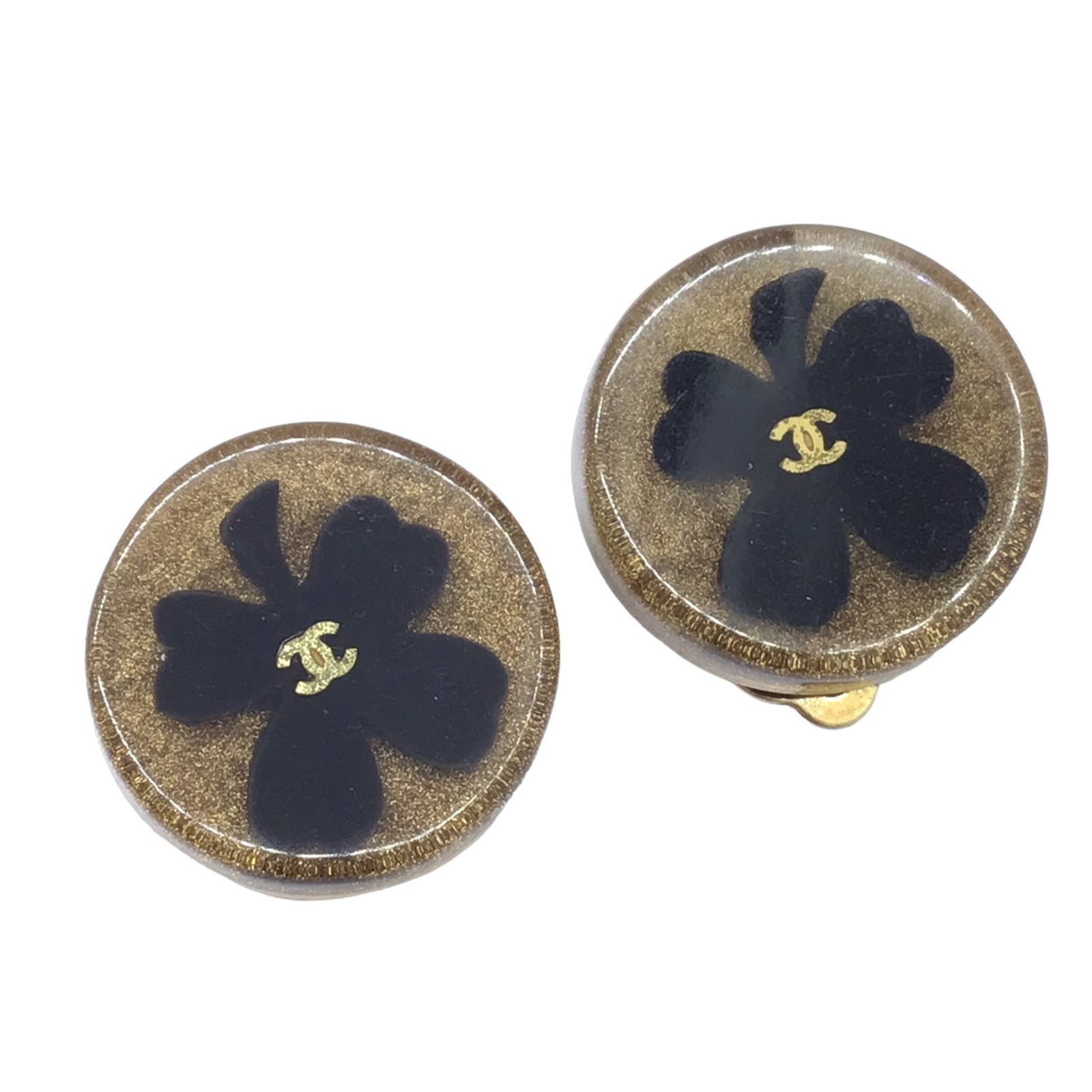 Resin Clip Earrings Chanel: Resin Clip Earrings Chanel Resin Clip Earrings in Gold Plated Finish, featuring a sleek black design. Made from resin material with a diameter of 20mm and weighing 7.4g, these earrings showcase a luxu