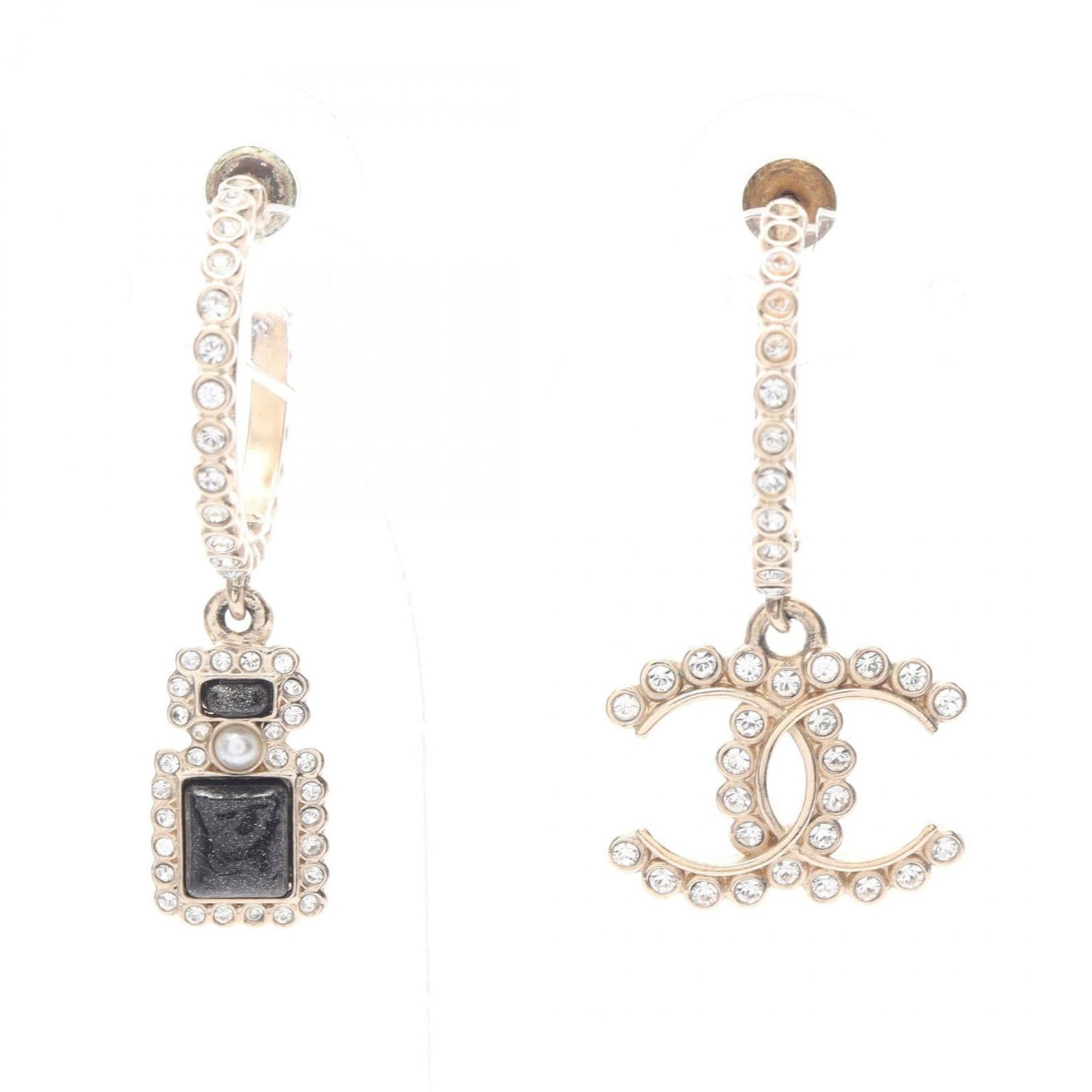 Chanel Hoop Earrings Gold Plating Rhinestone: Chanel Hoop Earrings Gold Plating Rhinestone Gold-plated with intricate rhinestones, these Chanel hoop earrings offer a touch of luxury and glamour. The item bears traces of usage and minor scratches,