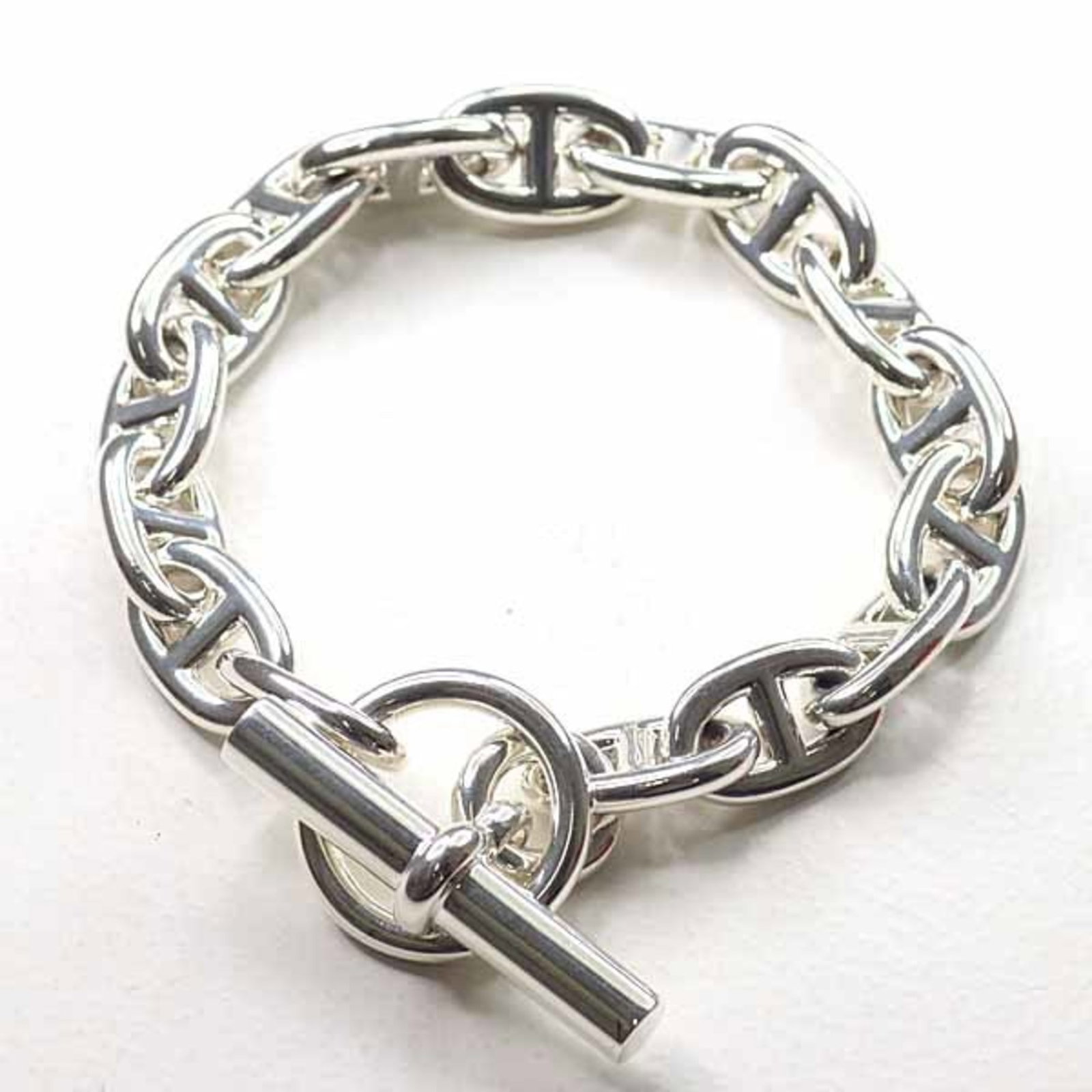 Silver Charm Bracelet 925 by Hermes: Silver Charm Bracelet 925 by Hermes Silver Charm Bracelet 925 by Hermes - A pre-owned, high-quality charm bracelet made from sterling silver (925) featuring the iconic Hermes brand. With a length of 1