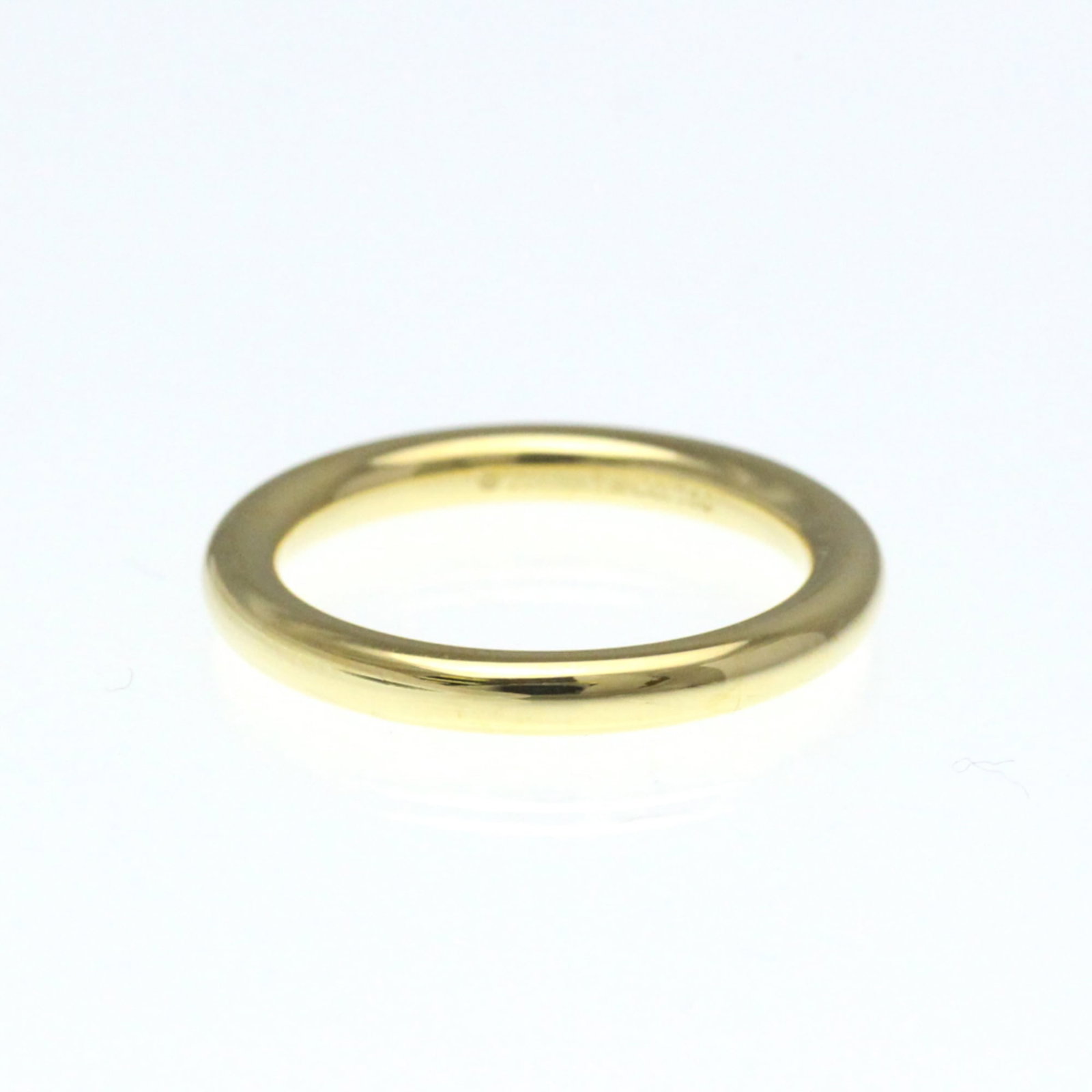 Yellow gold ring Tiffany wedding: Yellow gold ring Tiffany wedding Yellow gold ring with Tiffany branding, featuring a classic style suitable for both men and women. Made from 18K yellow gold, this ring boasts a slender profile and a 