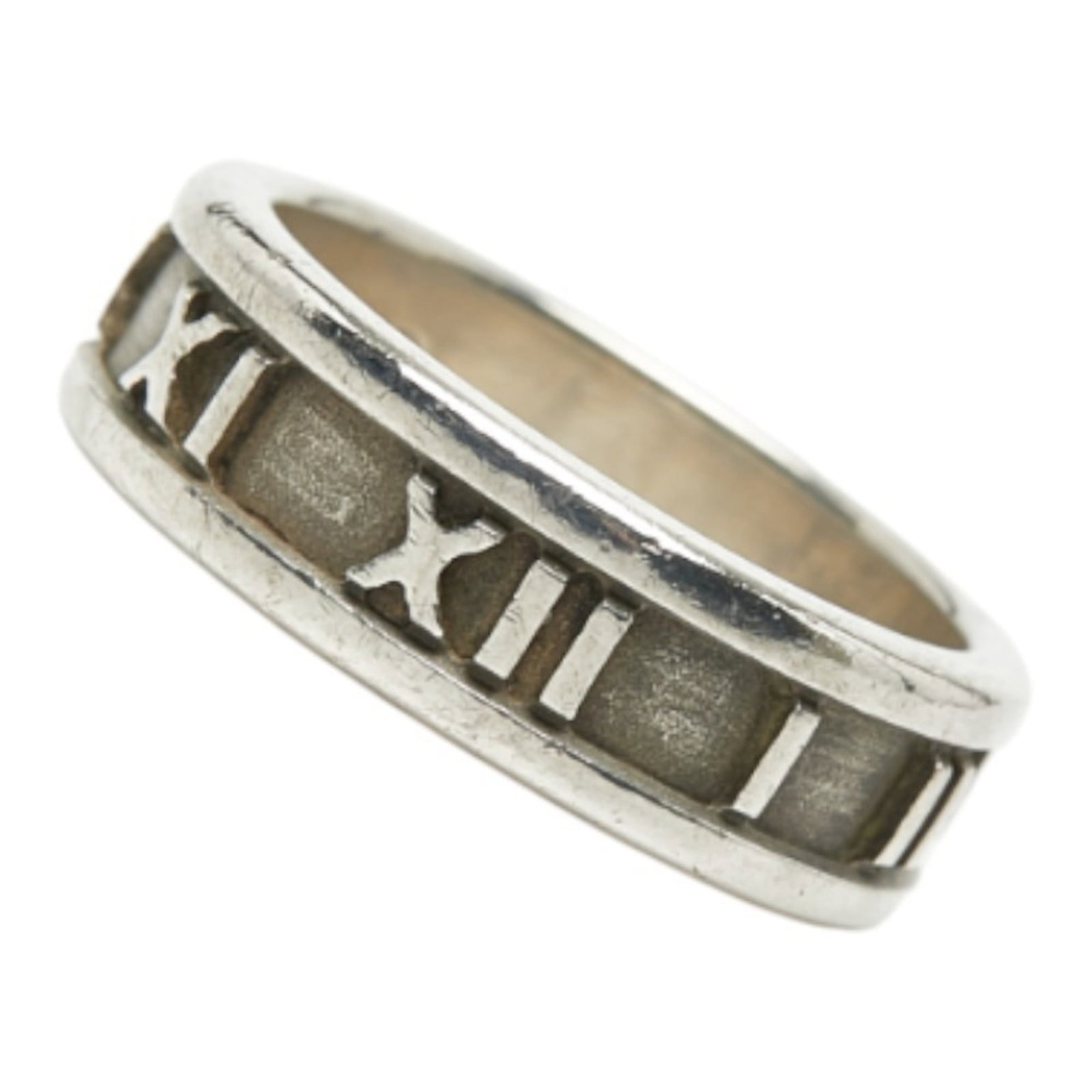 Tiffany Band Ring Silver 925: Tiffany Band Ring Silver 925 Silver 925 band ring from Tiffany, featuring a classic design with subtle wear evident. Traces of usage and minor scratches can be seen, but overall the condition remains 