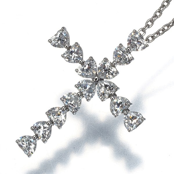 Harry Winston Necklace Diamond Symbols Heart-Shaped Cross Pt 950: Harry Winston Necklace Diamond Symbols Heart-Shaped Cross Pt 950 Platinum necklace featuring a heart-shaped cross pendant with a natural diamond symbol, crafted by Harry Winston's Symbols collection. 