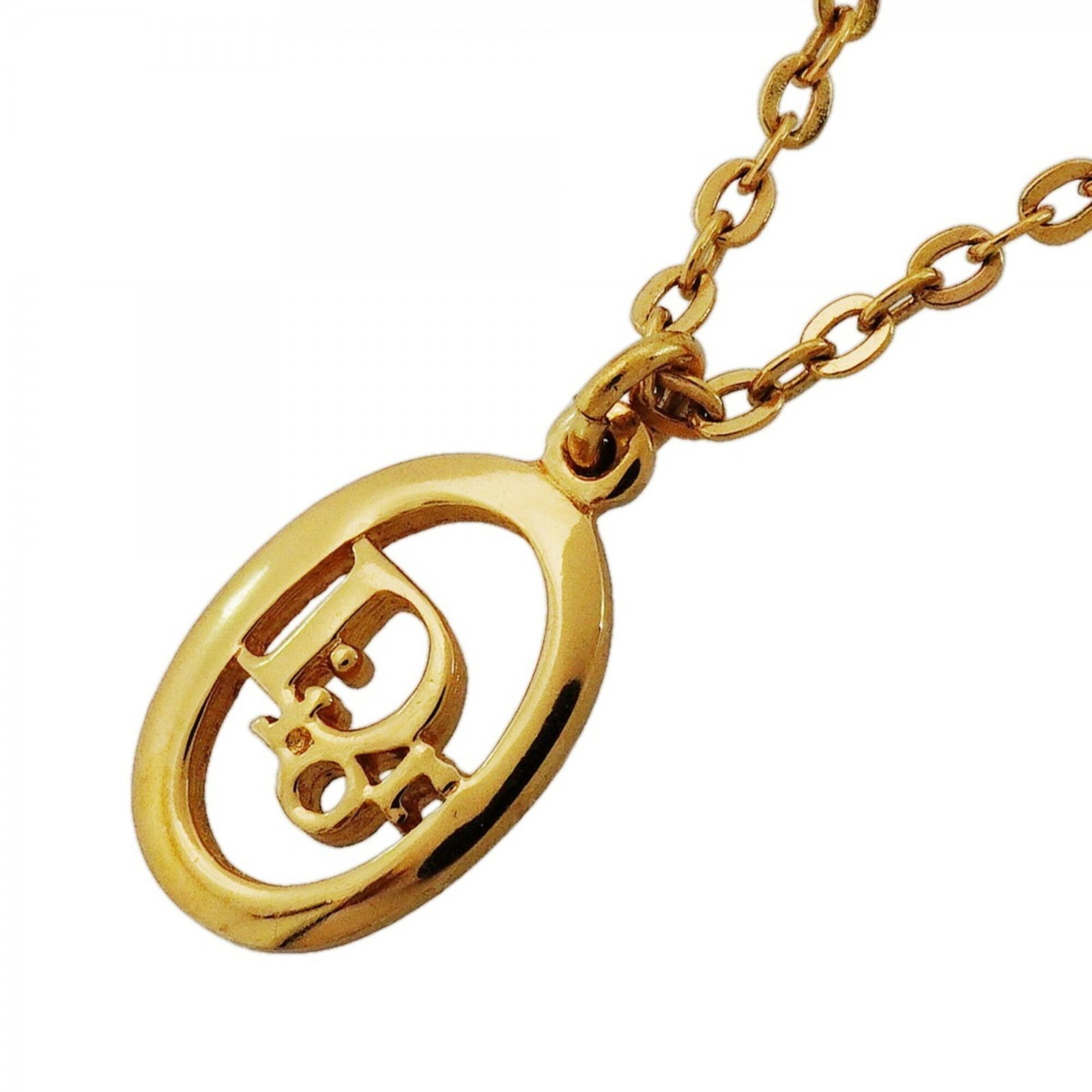 Christian Dior Necklace Oval Gold Plated Women's: Christian Dior Necklace Oval Gold Plated Women's Oval gold plating adds a touch of sophistication to this Christian Dior necklace, featuring a 22mm x 11.4mm pendant that complements the adjustable nec