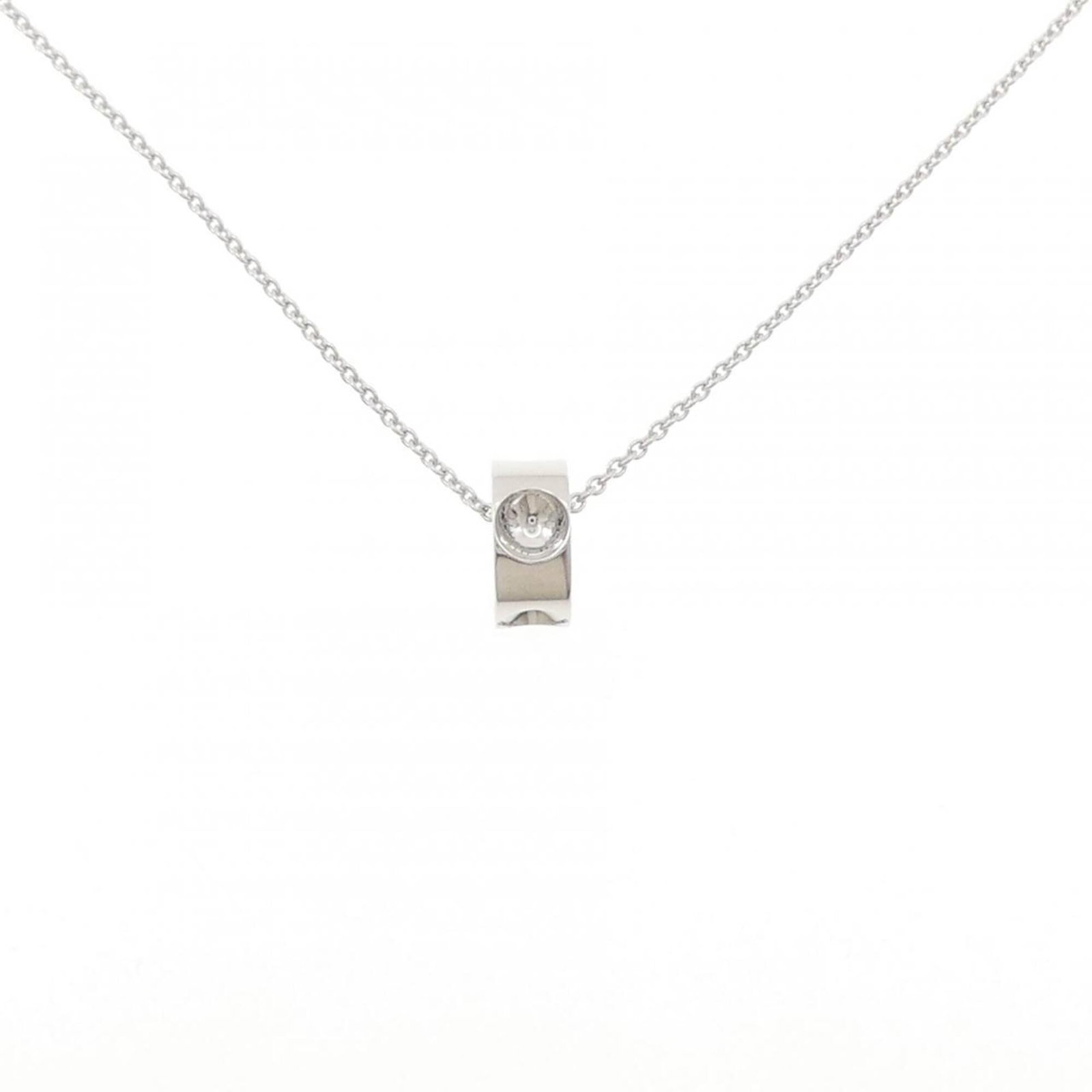 Pendant Necklace Empreinte Louis Vuitton: Pendant Necklace Empreinte Louis Vuitton White gold (18K) pendant necklace featuring the iconic Empreinte Louis Vuitton design, with a subtle 40 cm chain circumference and a 10.8mm x 4.9mm pendant siz
