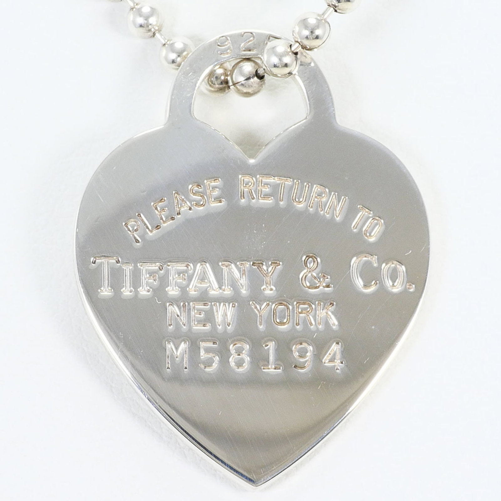 Return To Silver Tiffany Necklace Total 23.0G Like Free Gift 86Cm Condition New Like: Return To Silver Tiffany Necklace Total 23.0G Like Free Gift 86Cm Condition New Like Silver Tiffany Necklace, 23.0G Total, Like New Condition. This stunning silver necklace features a total weight of 