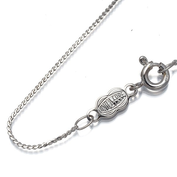 Chain Twist Necklace White 38Cm Gold 750 Unoaerre: Chain Twist Necklace White 38Cm Gold 750 Unoaerre White gold chain necklace, 38cm in length, features a stylish twist design. Made from high-quality 18k white gold metal, this elegant accessory adds a