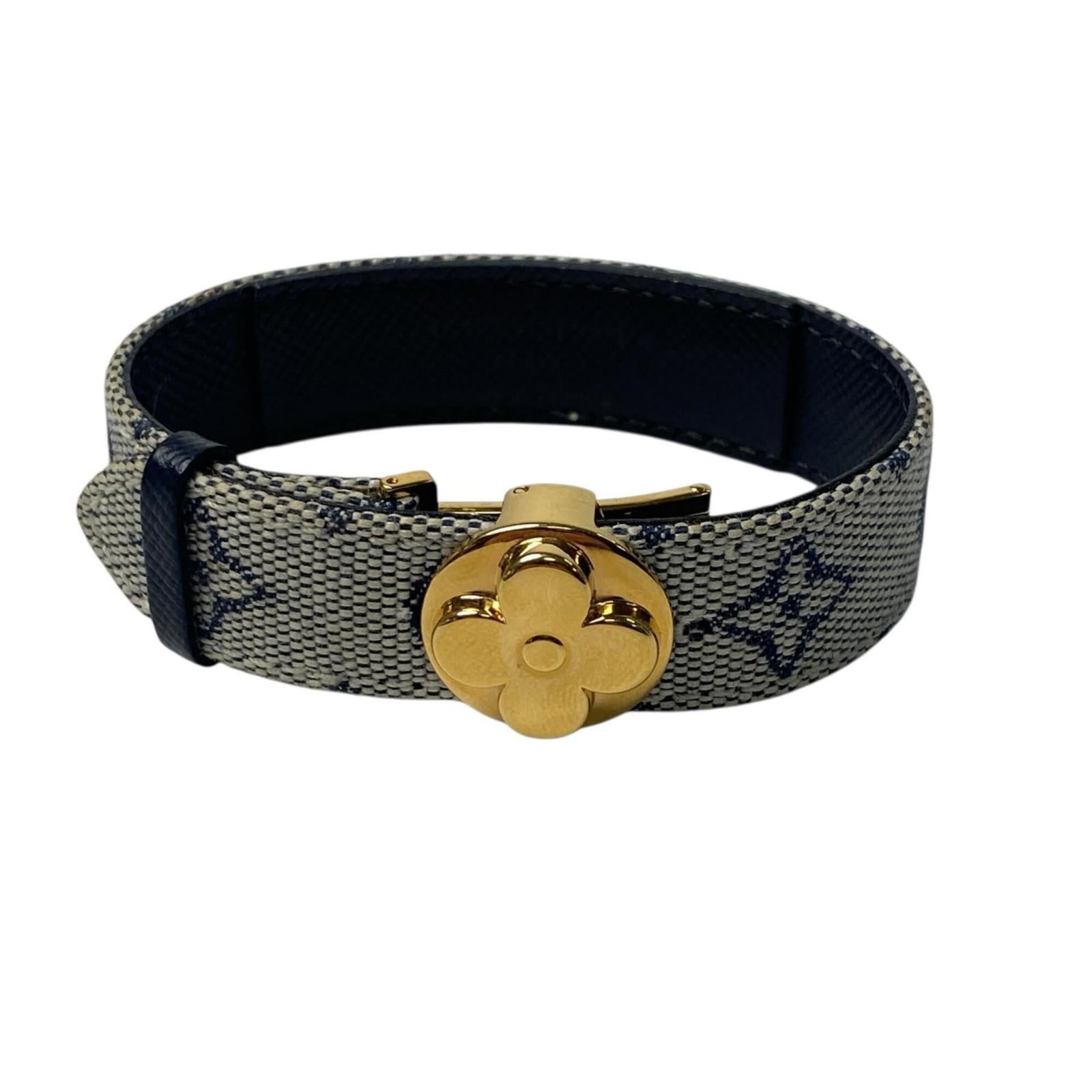 Louis Vuitton Charm Bracelet Canvas: Louis Vuitton Charm Bracelet Canvas Canvas charm bracelet from Louis Vuitton, featuring blue canvas in a 15cm / 5.9'' length, with traces of usage and minor scratches visible. The item has been used