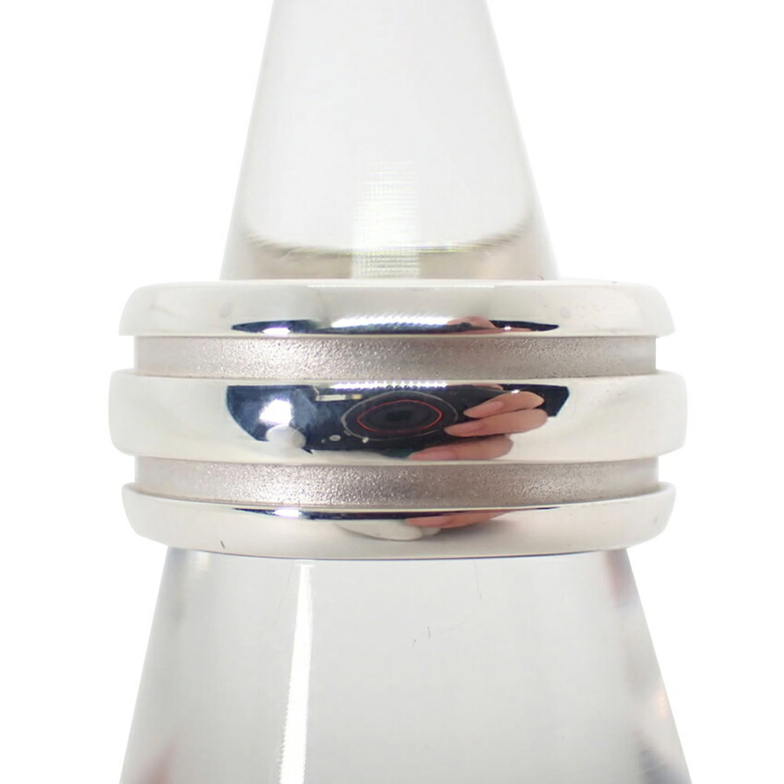 Sterling Silver Ring Tiffany Band: Sterling Silver Ring Tiffany Band Sterling Silver Ring Tiffany Band - A Pre-Owned Women's Band in Excellent Condition. This 50mm sterling silver band features the iconic Tiffany brand and has a few tr