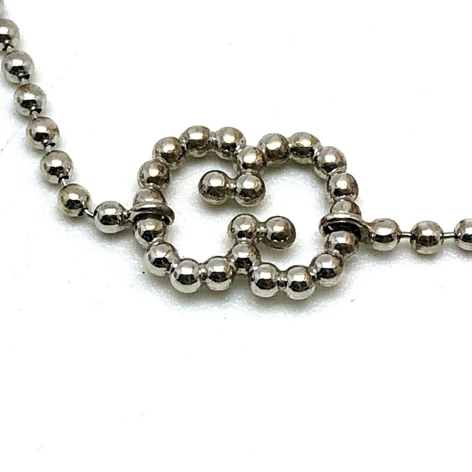Gucci Charm Bracelet Silver 925: Gucci Charm Bracelet Silver 925 Silver 925 Gucci Charm Bracelet, 18cm in length, features a classic charm design with subtle signs of usage. Traces of scratches and dirt can be seen on the surface,