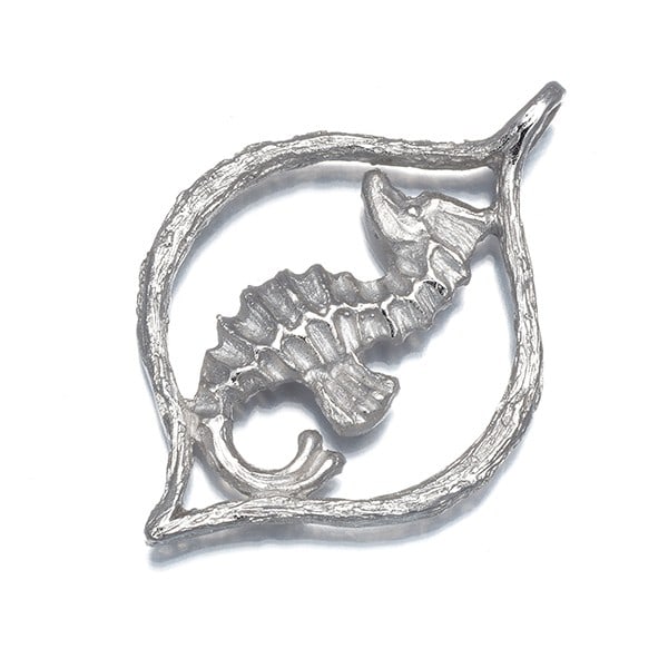 Koji Pendant Silver Seahorse Iwakura: Koji Pendant Silver Seahorse Iwakura Silver Seahorse Iwakura Koji Pendant - A unique and elegant pendant featuring the intricate design of Koji, with a silver seahorse at its center. The piece showcas