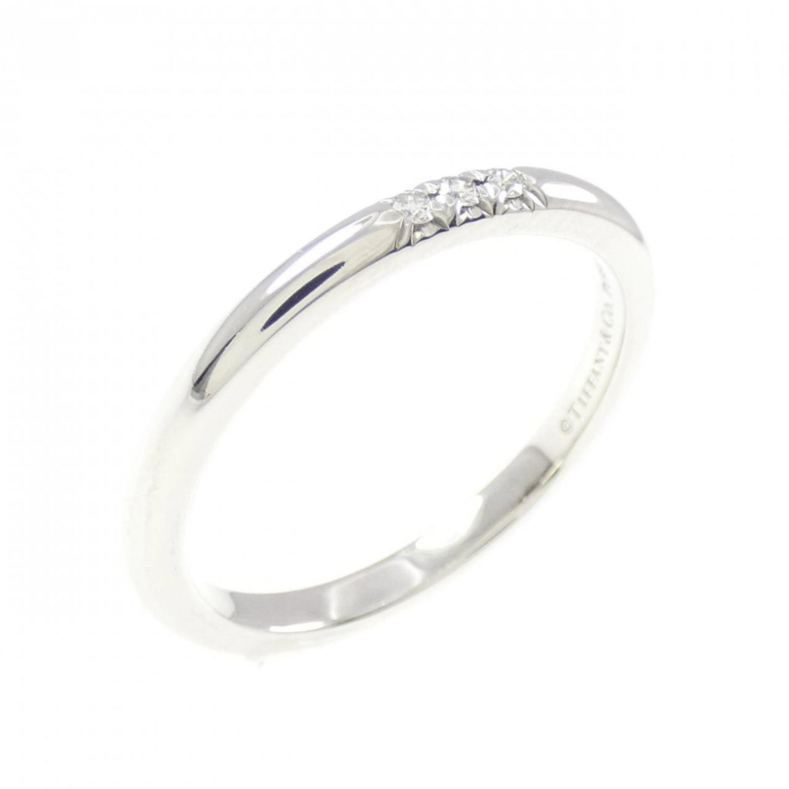 Platinum ring by Tiffany band: Platinum ring by Tiffany band Platinum ring by Tiffany features a diamond stone and is made from high-quality platinum. This used band ring has hardly any traces of usage, making it a great option for