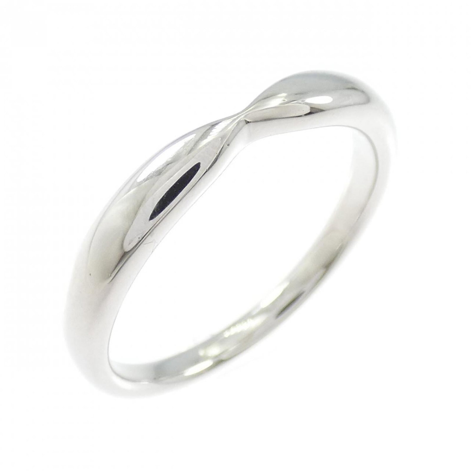 Platinum ring by Tiffany band: Platinum ring by Tiffany band Platinum ring by Tiffany features a band style design made from high-quality platinum. The item shows some signs of usage, including minor scratches and dirt, but remains