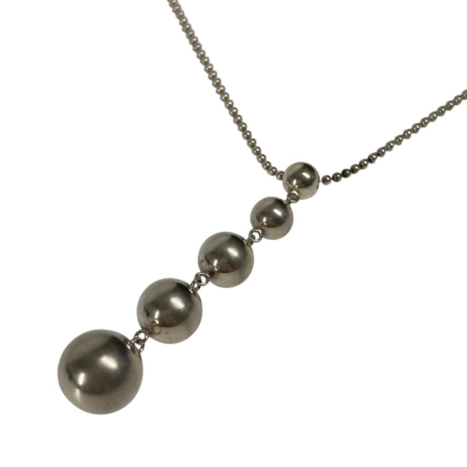 Tiffany Hardware Ball 5-ball Necklace In Sv925 Silver For Women: Tiffany Hardware Ball 5-ball Necklace In Sv925 Silver For Women Silver Tiffany Necklace Ball 5-ball in 925 Sv for Women, 41 cm Circumference. This used necklace features the iconic ball design in