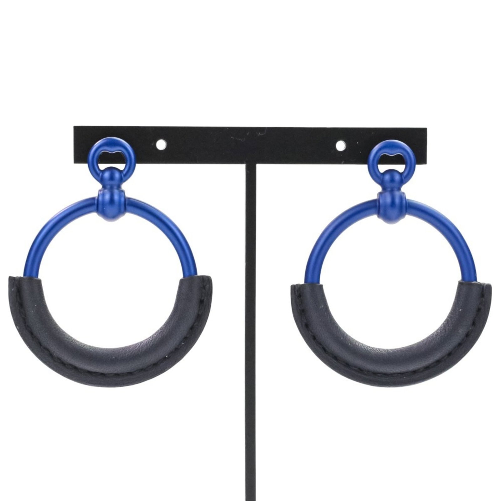 Hermes Drop Earrings Aluminum: Hermes Drop Earrings Aluminum Black and navy aluminum drop earrings from Hermes, measuring 45.00mm x 38.00mm. Made from durable aluminum, these earrings have a sleek and modern design that adds a