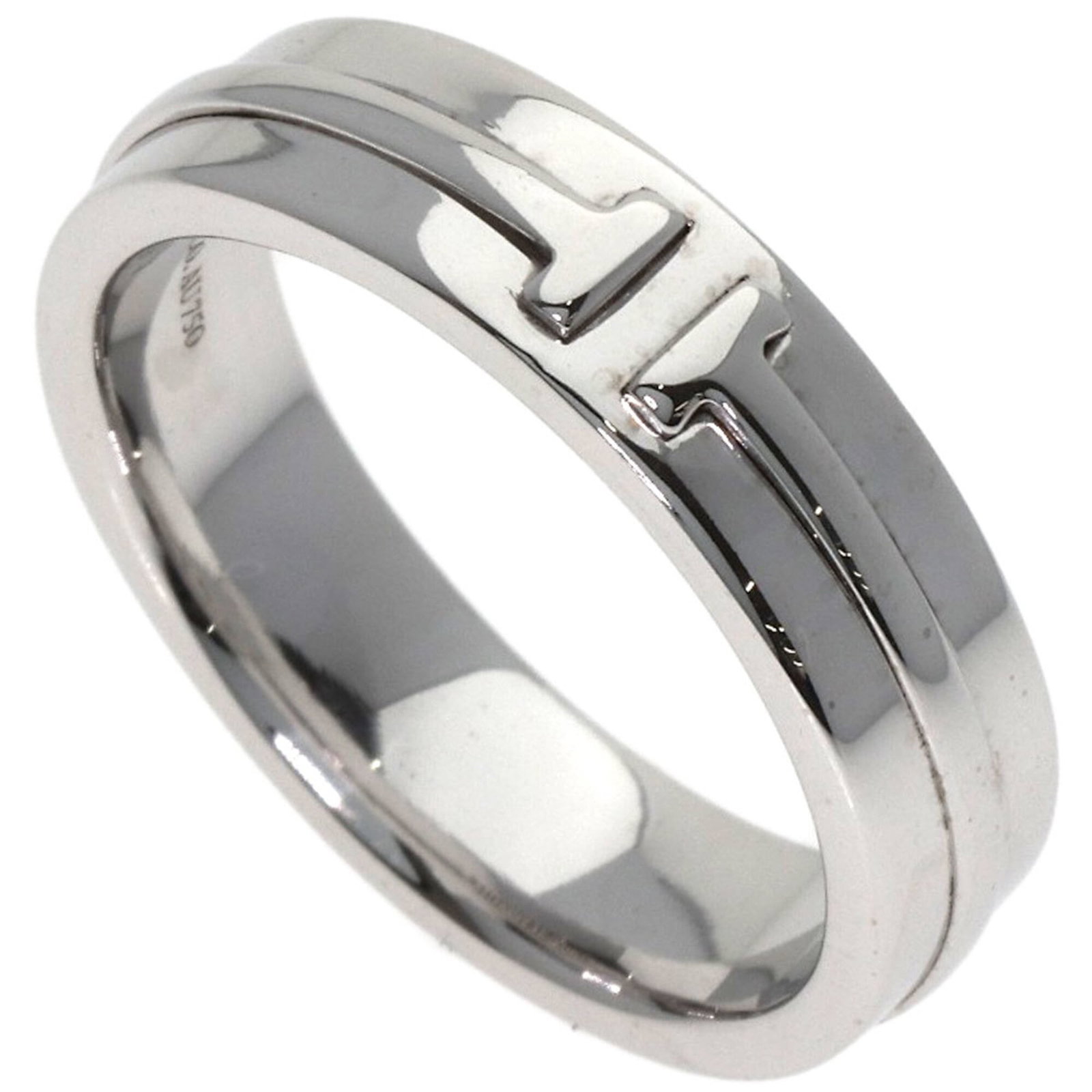 Tiffany Band Ring White Gold (18K): Tiffany Band Ring White Gold (18K) Used (very good) Tiffany band ring in white gold (18K). Features a classic design with some scratches / dirt, bearing a signature. A few traces of usage are present,