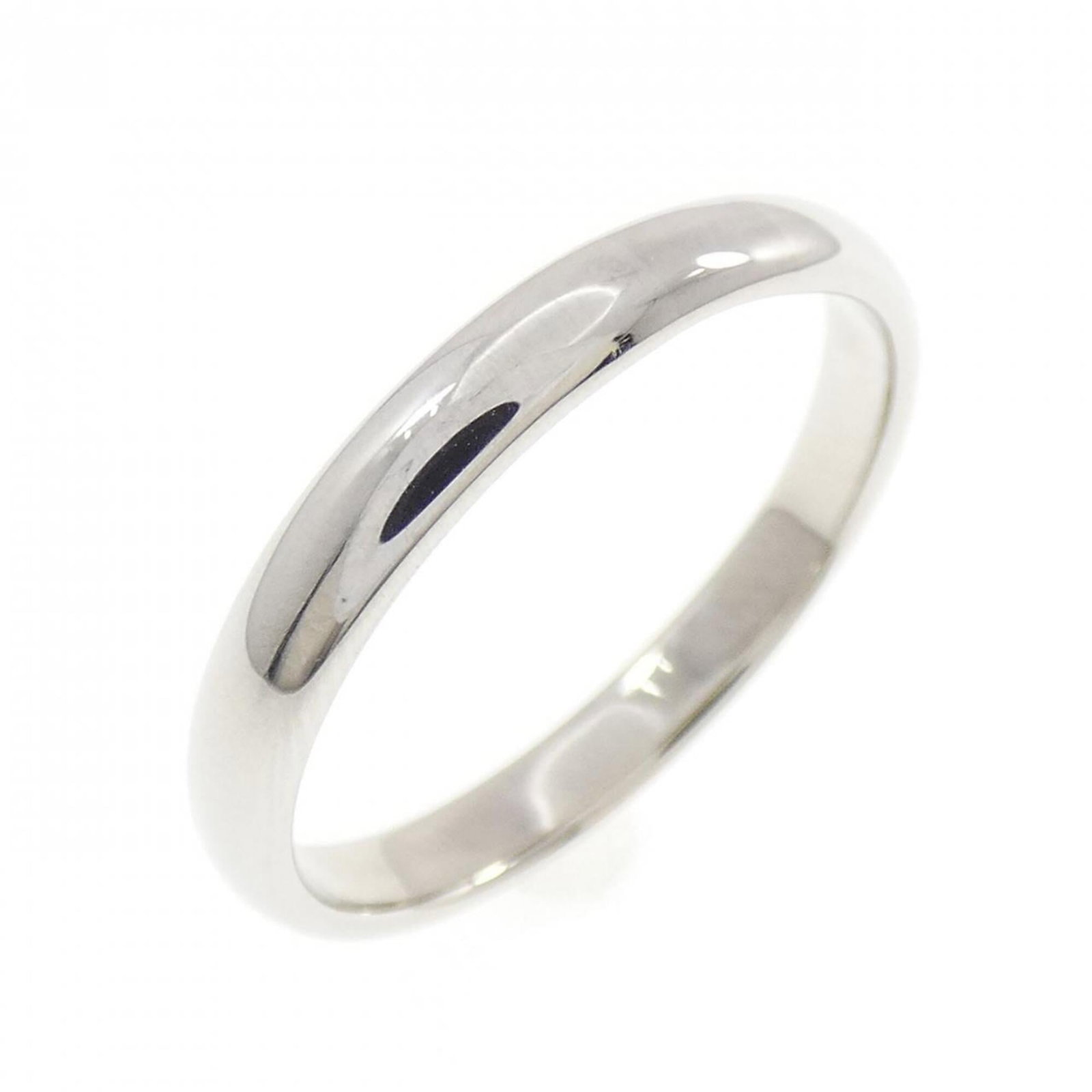 Stacking band ring by Tiffany & Co: Stacking band ring by Tiffany & Co Stacking band ring by Tiffany & Co features a platinum 950 construction, showcasing the luxury and sophistication of the brand. The silver tone adds a touch of elega
