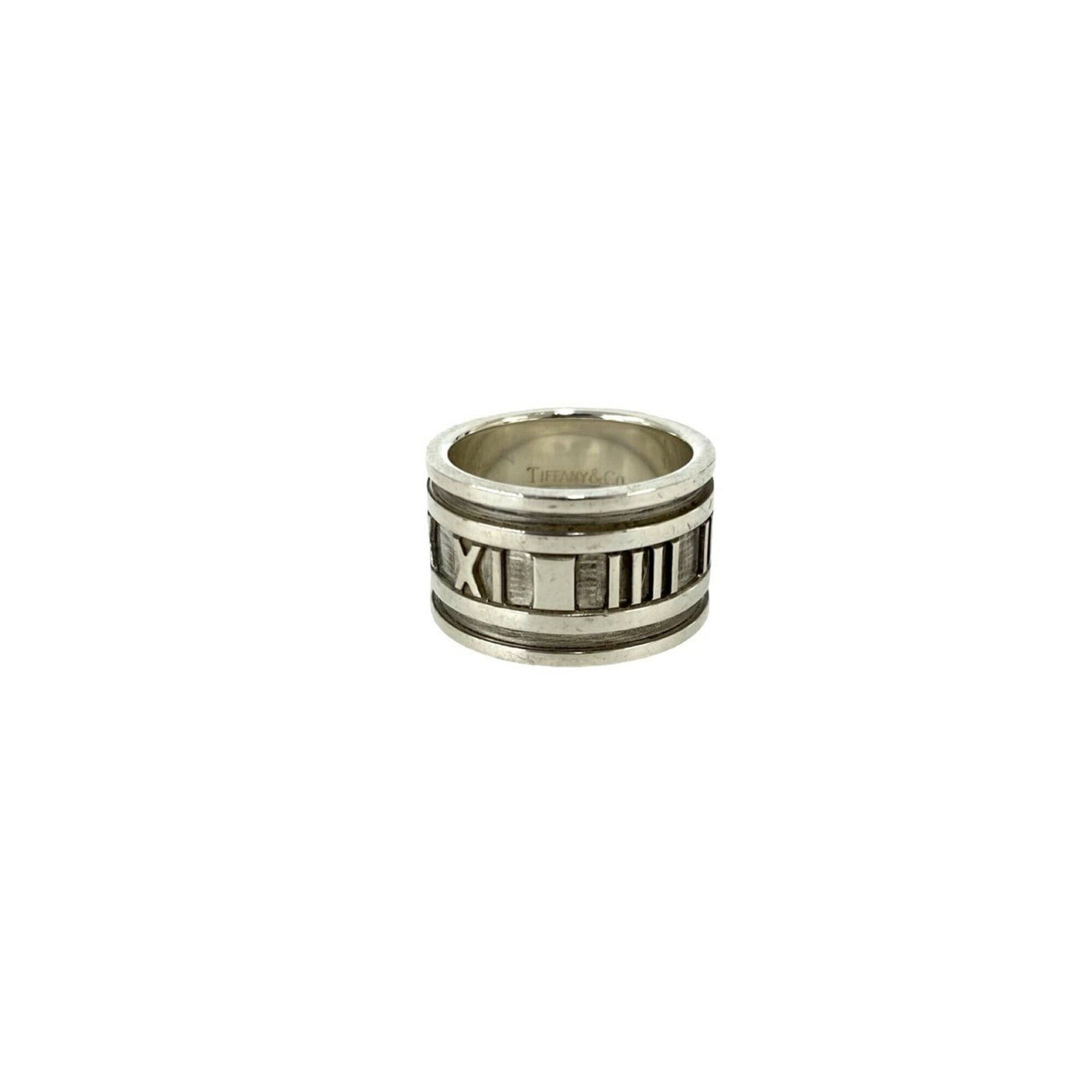 Tiffany Band Ring Silver 925: Tiffany Band Ring Silver 925 Silver 925 band ring from Tiffany, featuring a classic design with subtle wear and minor scratches. This used ring is in good condition, showing signs of previous use. A s