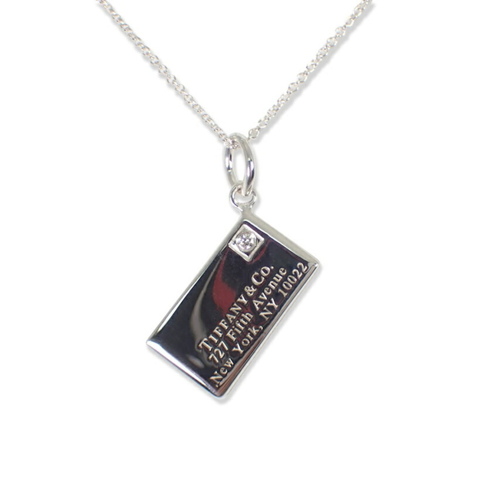 New York Diamond Necklace 1pc Letter Plate Pendant 925 Tiffany: New York Diamond Necklace 1pc Letter Plate Pendant 925 Tiffany Sterling silver necklace with a beautiful 1pc letter plate pendant from Tiffany, featuring a classic design. The necklace measures 40.5 c