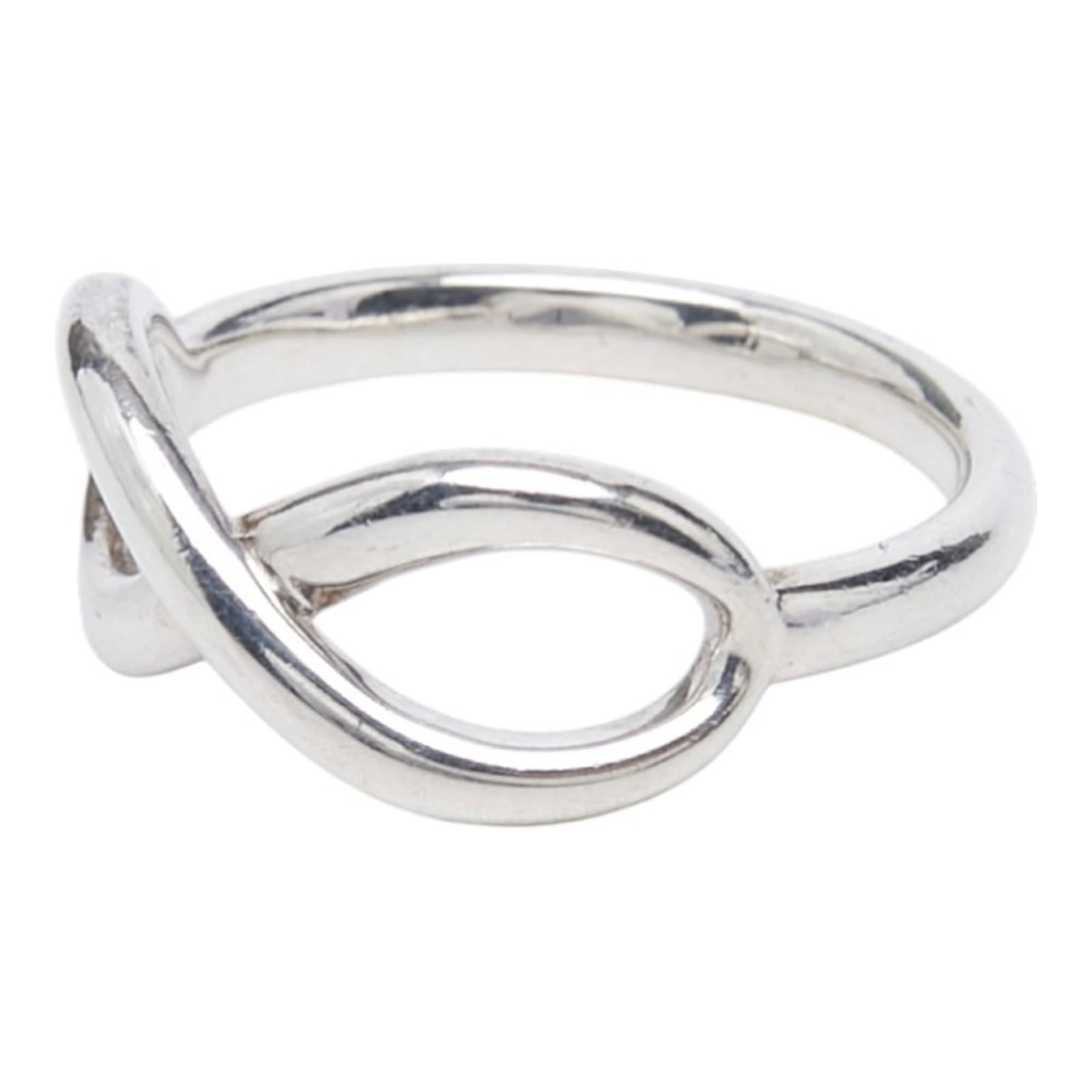 Tiffany Band Ring Silver 925: Tiffany Band Ring Silver 925 Silver 925 band ring from Tiffany, featuring a classic design with a few traces of usage visible. The item shows some scratches and dirt but remains in very good condition