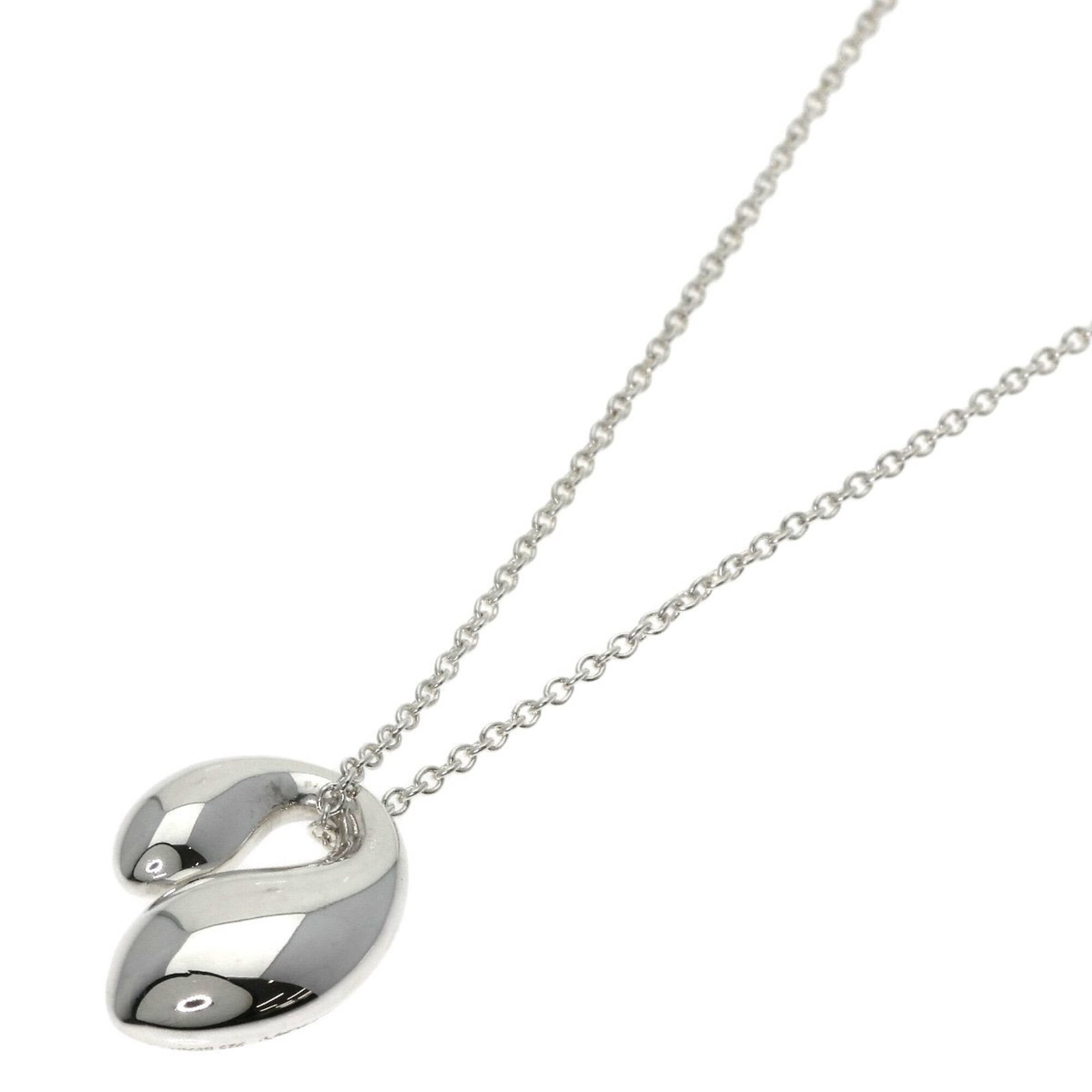 Women's silver teardrop necklace from Tiffany & Co: Women's silver teardrop necklace from Tiffany & Co Silver teardrop necklace from Tiffany & Co, featuring a 16.4mm x 12.6mm pendant with a 40 cm / 15.74'' adjustable neck circumference, bearing a few t