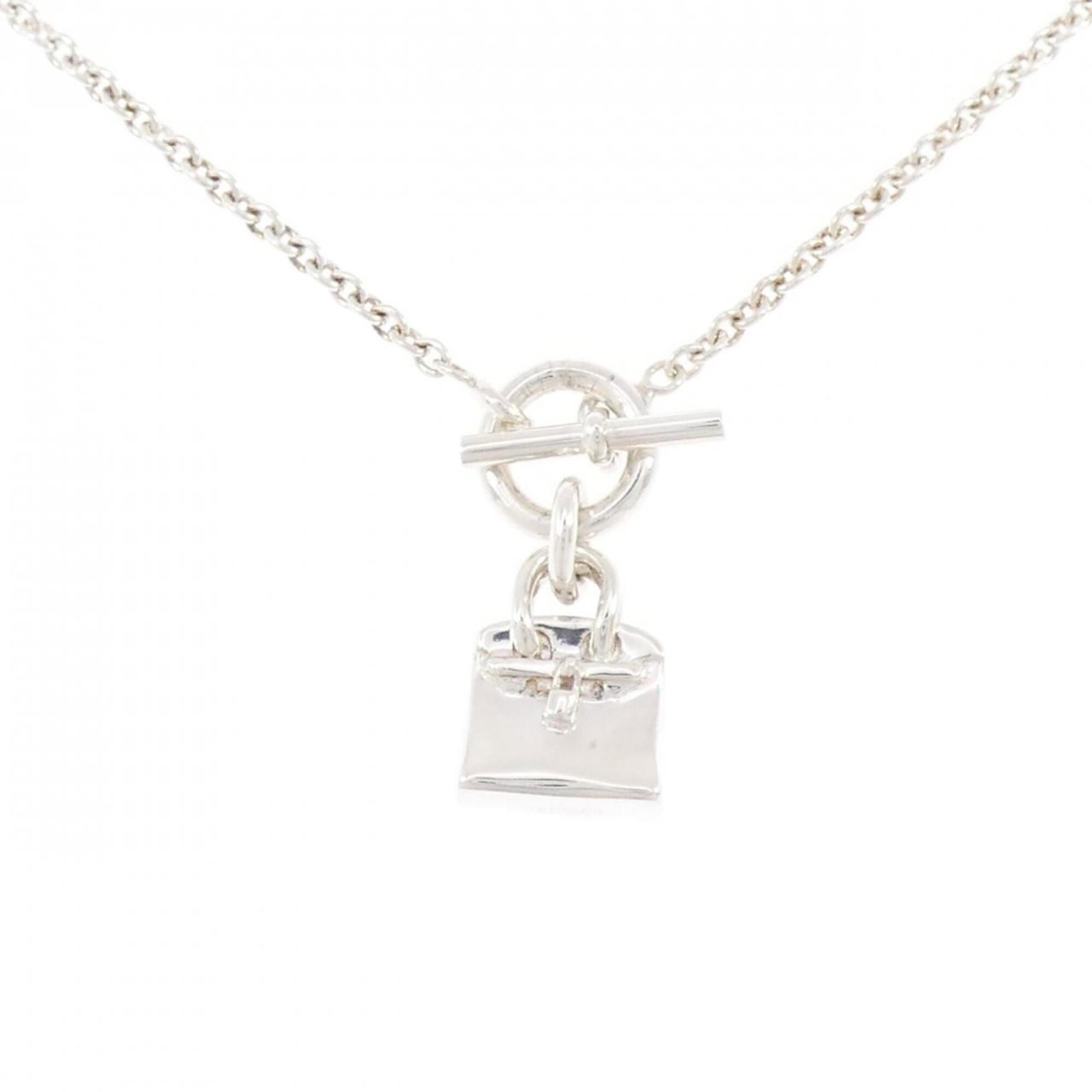 Hermes Necklace Birkin Amulette: Hermes Necklace Birkin Amulette Silver 925 Hermes Necklace Birkin Amulette with a pendant size of 28.4mm x 11.9mm, featuring a 39 cm / 15.35'' adjustable neck circumference. The item bears a