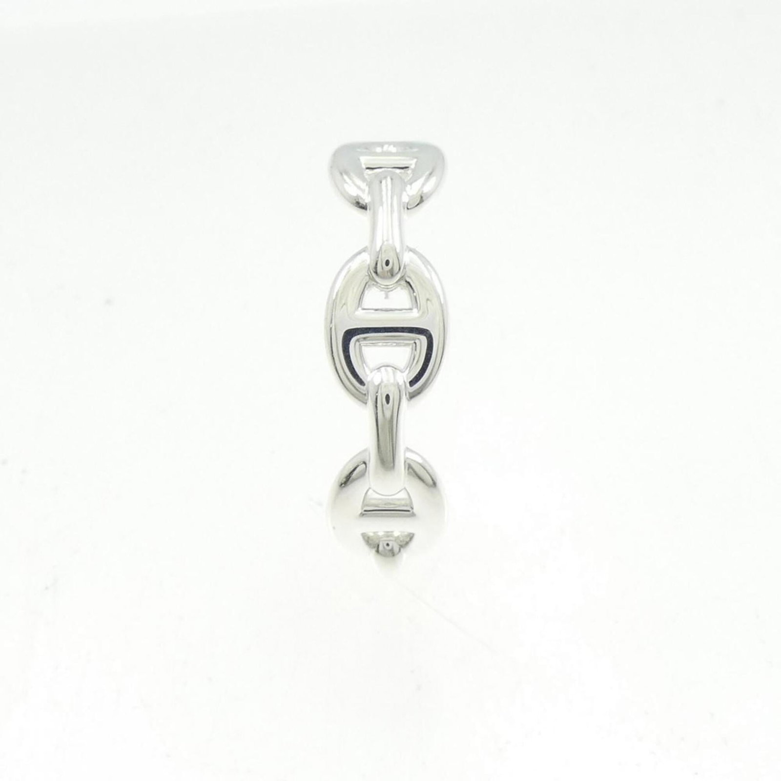 Hermes 925 Silver Earrings Stud: Hermes 925 Silver Earrings Stud Stud earrings with a silver finish, measuring 26.50mm x 7.00mm and weighing 3.6g, bearing the Hermes brand logo. The item bears some scratches and dirt, but remains in