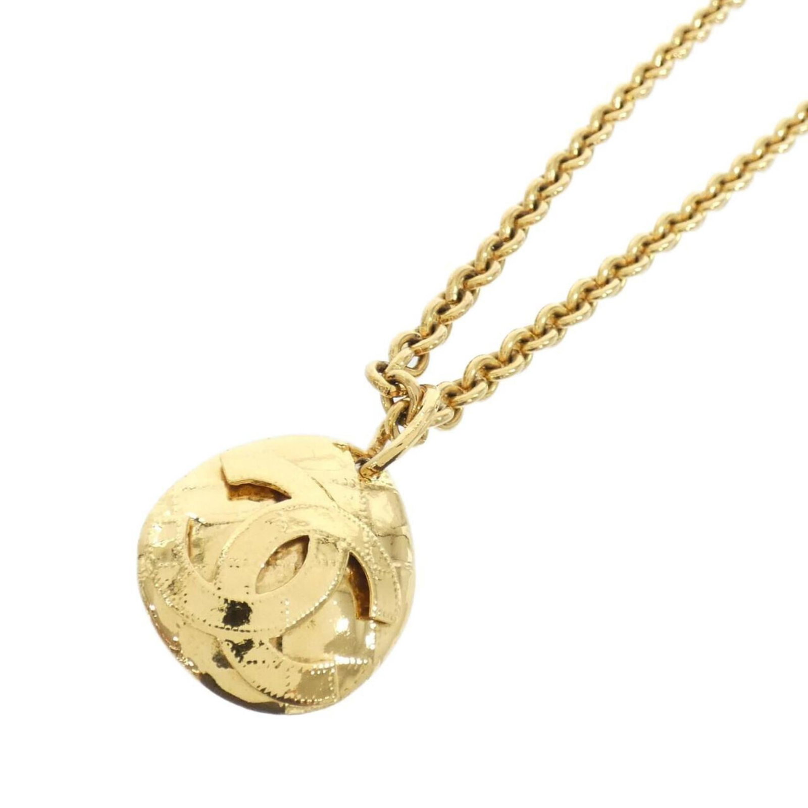 Chanel Necklace: Chanel Necklace Gold Chanel Necklace with 45mm x 40mm Pendant, 78 cm / 30.7'' Adjustable Neck Circumference. This used necklace features a few traces of usage and some scratches/dirt, but remains in