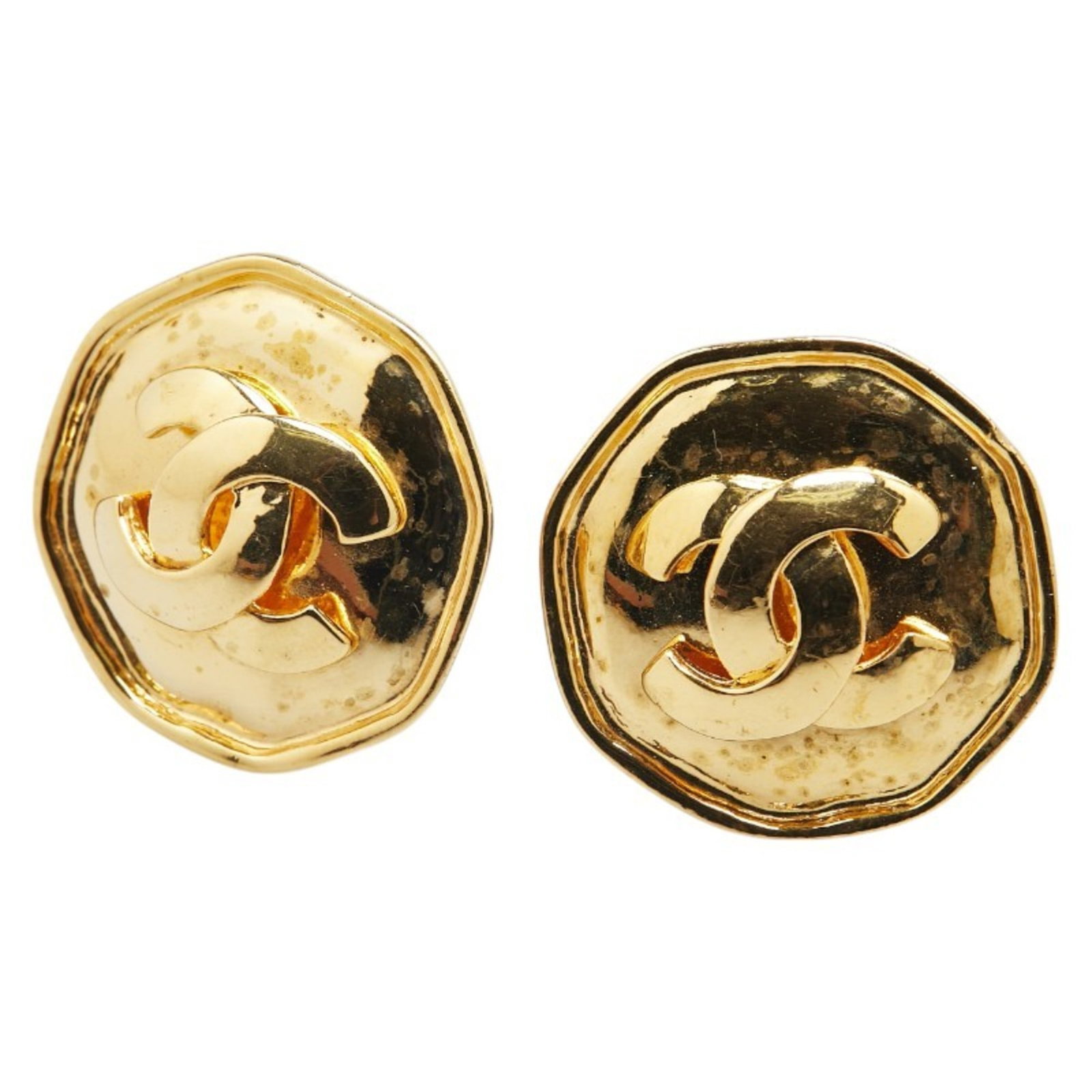 Clip earrings gold plating by Chanel: Clip earrings gold plating by Chanel Clip earrings in gold plating by Chanel, featuring a classic design with subtle details. With their elegant size and gold finish, these clip earrings are a