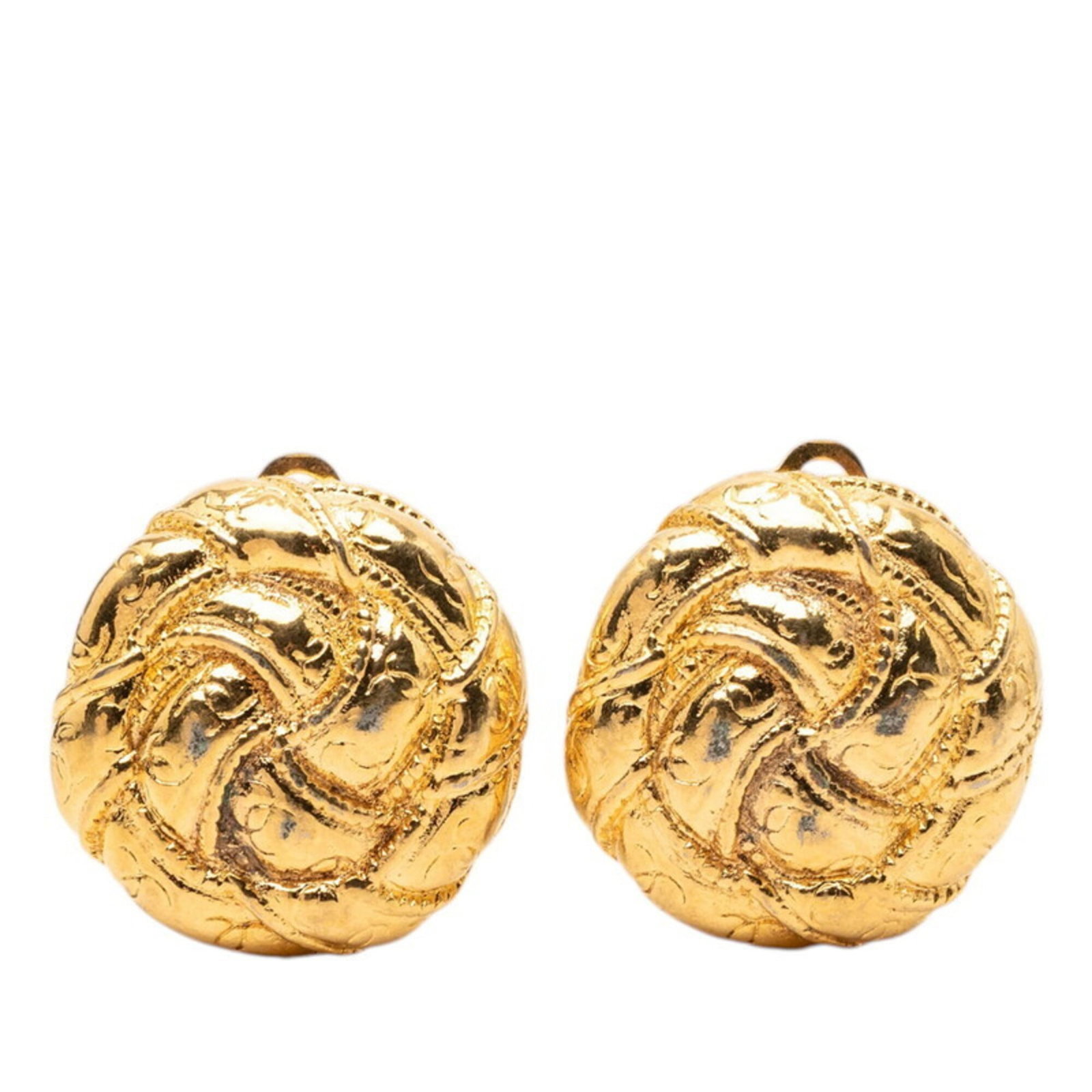 Clip earrings gold plating by Chanel: Clip earrings gold plating by Chanel Clip earrings by Chanel in gold plating, featuring a classic design with subtle details. Traces of usage and minor scratches can be seen on the surface, but