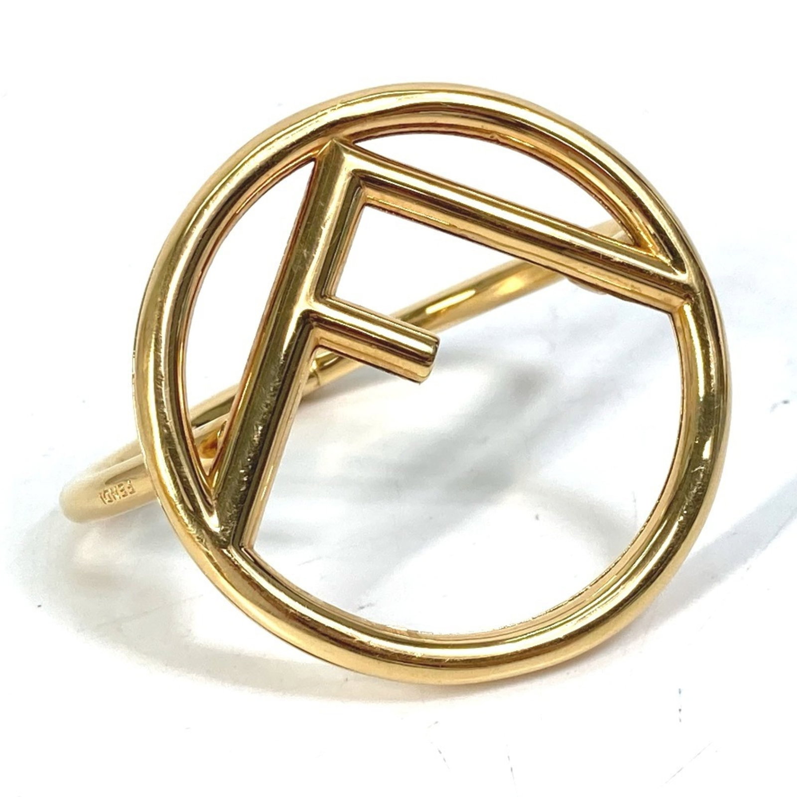 Fendi Charm Bracelet Gold Plating: Fendi Charm Bracelet Gold Plating Fendi Charm Bracelet Gold Plating boasts a luxurious gold plating finish, adding a touch of sophistication to any outfit. Measuring 17.5cm in length, this charm