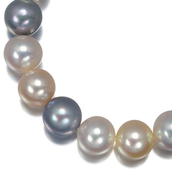 Tasaki Necklace Gray South Sea/ South Sea Pearl 8.8-9.4Mm Silver: Tasaki Necklace Gray South Sea/ South Sea Pearl 8.8-9.4Mm Silver Tasaki Necklace features a stunning South Sea pearl, measuring 8.8-9.4mm in diameter, suspended from a silver chain. The gray tone of
