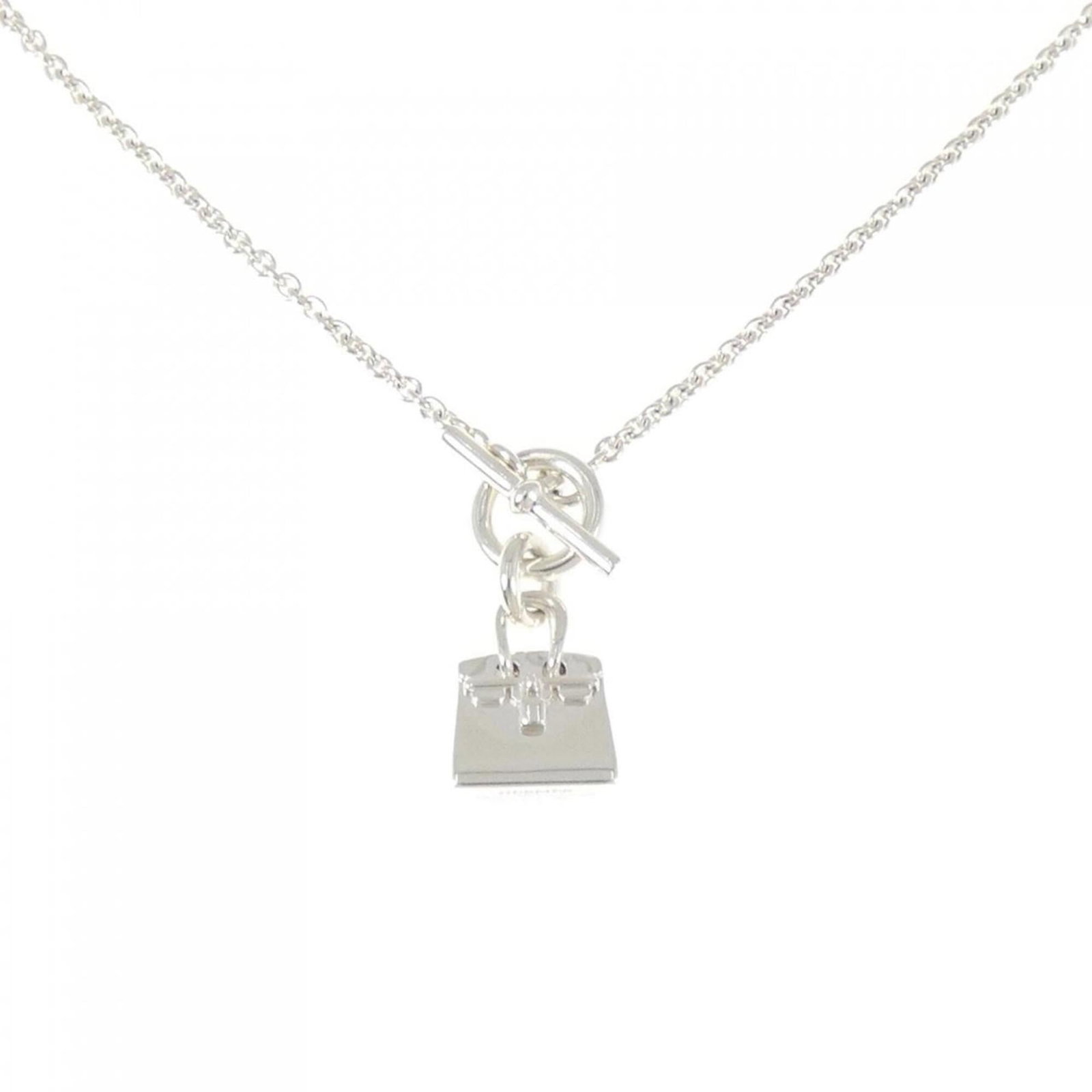 Kelly Hermes Necklace: Kelly Hermes Necklace The Kelly Hermes Necklace boasts sleek, silver design with a subtle charm. Its 40 cm chain length provides a versatile fit for various necklines, while the pendant's understated