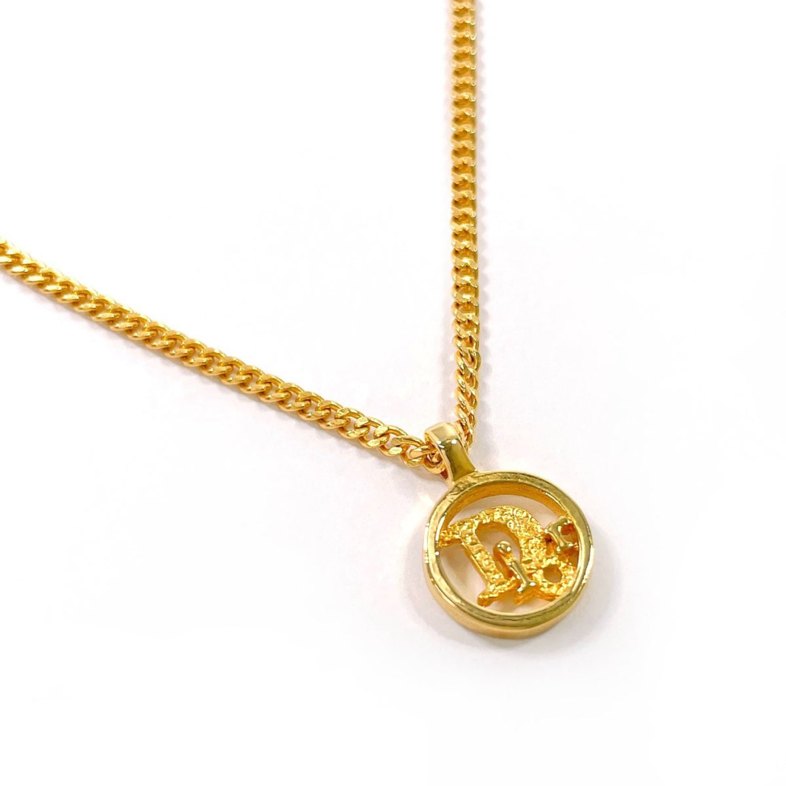Christian Dior Women's Vintage Gold Logo Necklace Metal: Christian Dior Women's Vintage Gold Logo Necklace Metal Gold logo necklace from Christian Dior, featuring a pendant with dimensions 15.8mm x 11.3mm and a neck circumference of 44 cm / 17.32''. The ite