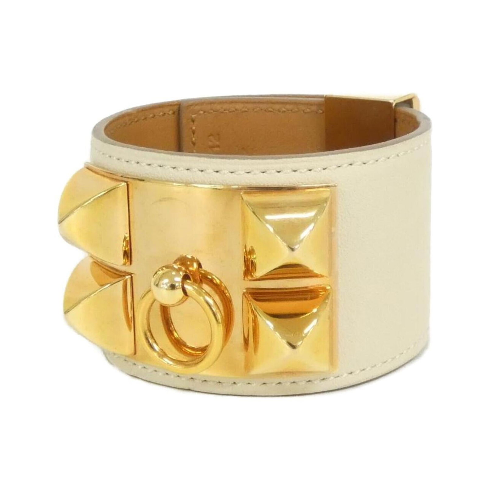 Hermes Leather Charm Swift Bracelet: Hermes Leather Charm Swift Bracelet Swift Leather Charm Bracelet in Rose Gold and White, featuring the iconic Hermes design. This versatile charm bracelet boasts high-quality swift leather with a subt