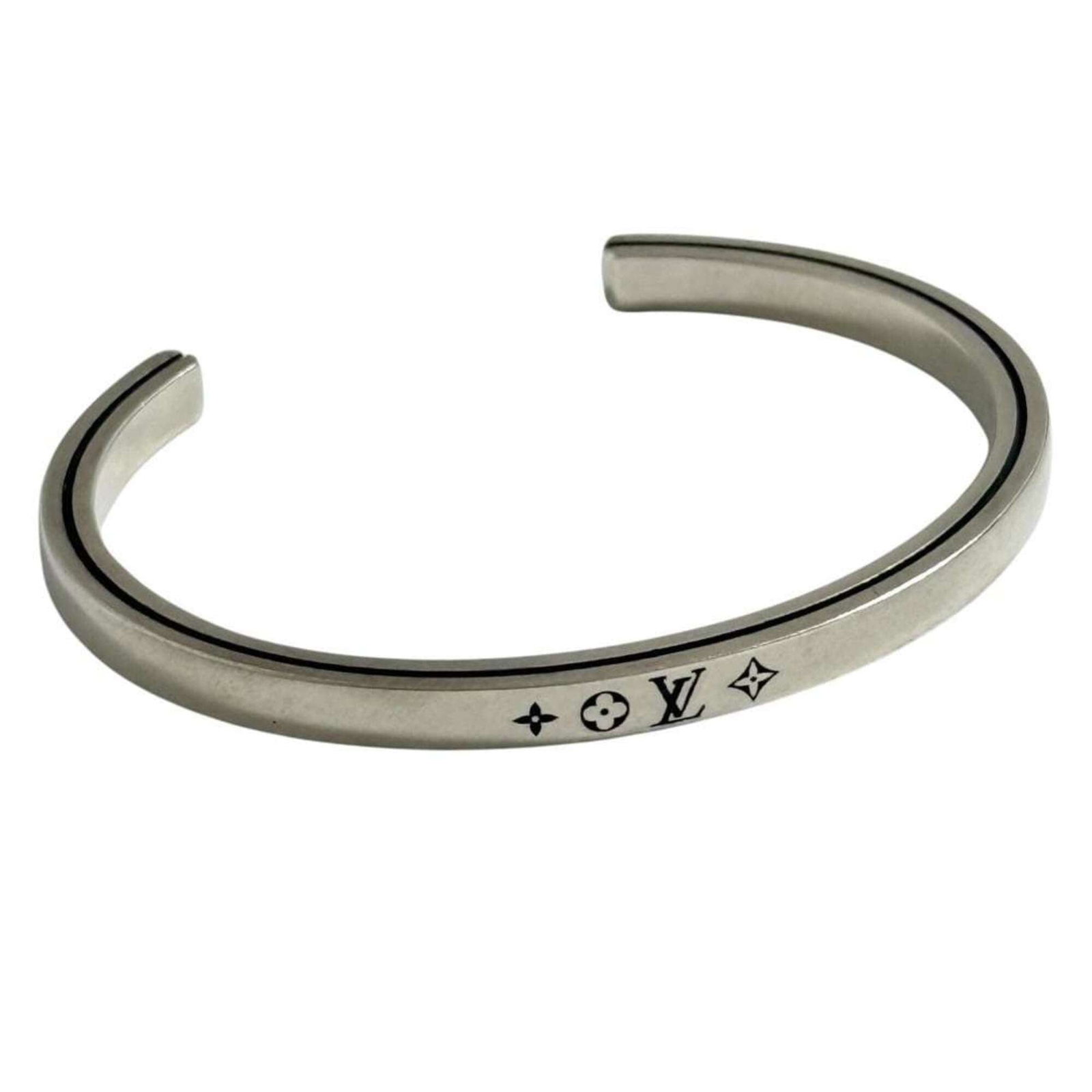 Louis Vuitton Silver Bangle 925: Louis Vuitton Silver Bangle 925 Silver bangle from Louis Vuitton, made from 925 silver with a length of 18cm. The bangle bears a few traces of usage and some minor scratches/dirt, but remains in very 