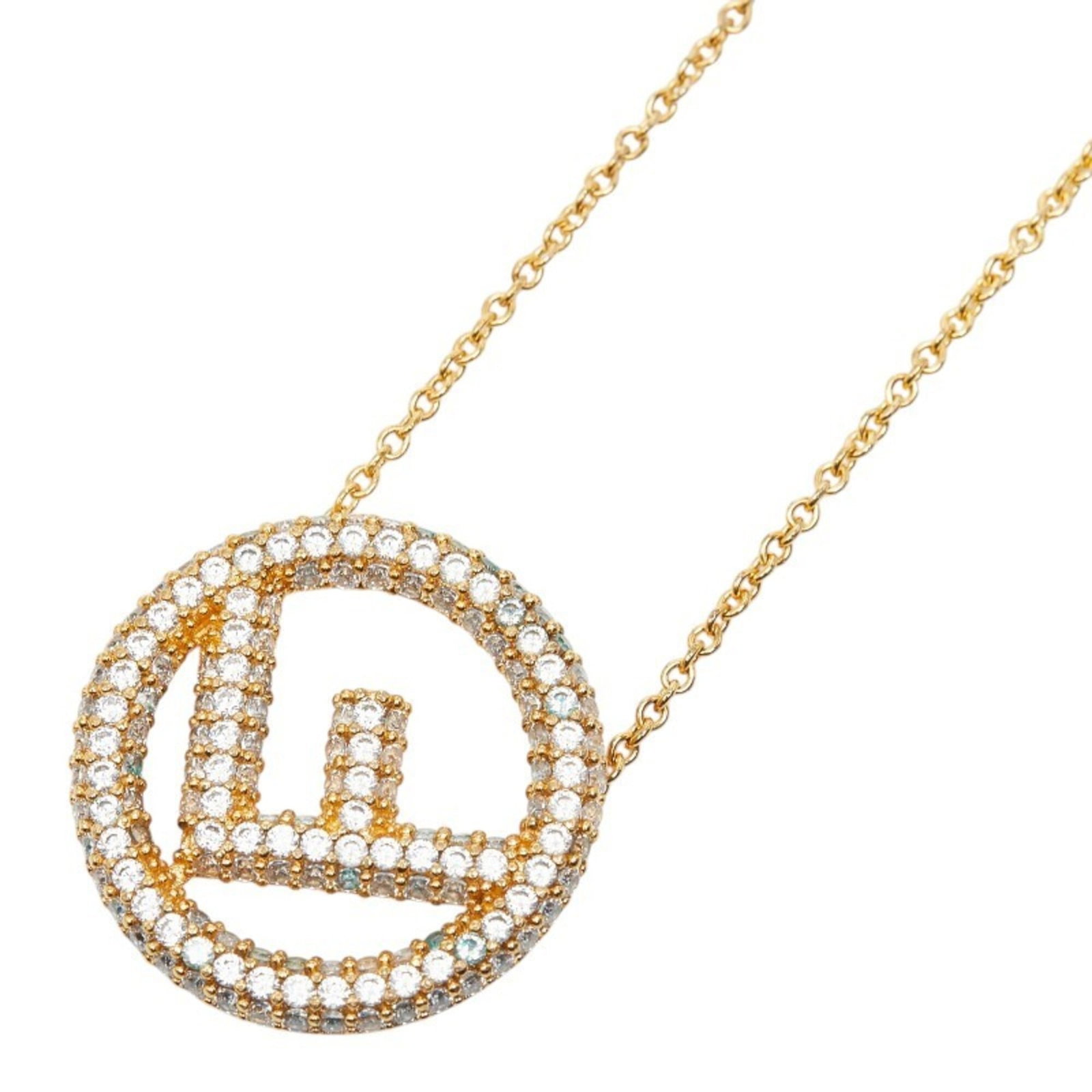 Women's necklace gold plated rhinestone Fendi is Fendi: Women's necklace gold plated rhinestone Fendi is Fendi Gold plated rhinestone necklace with Fendi logo, featuring a 24.5mm x 24.5mm pendant and adjustable 49.5cm chain. The necklace bears traces of us